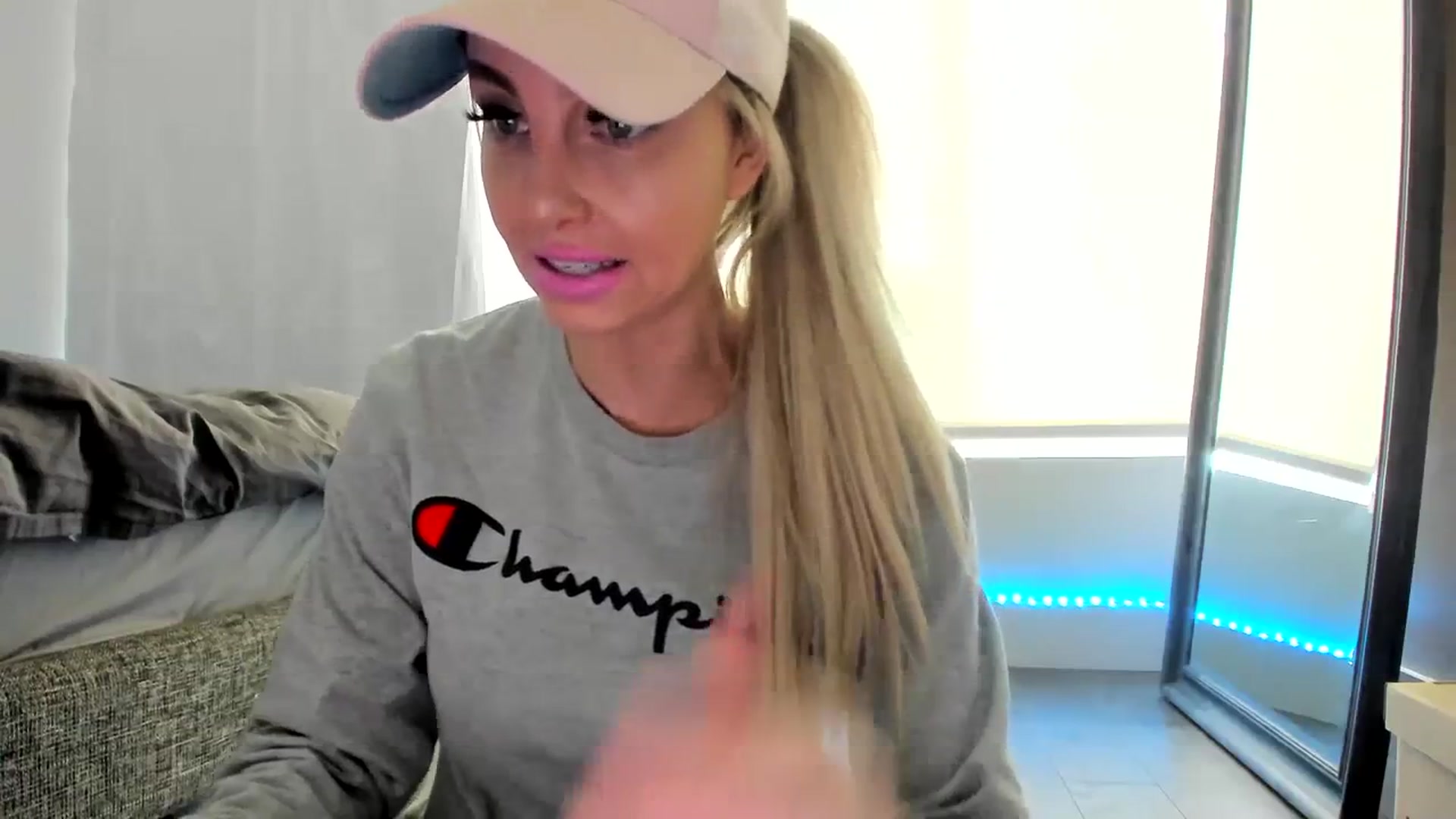 Gallery image thumbnail from Mollyboots's myfreecams stream on, 02/20/2024, 20:50 image 2 of 20