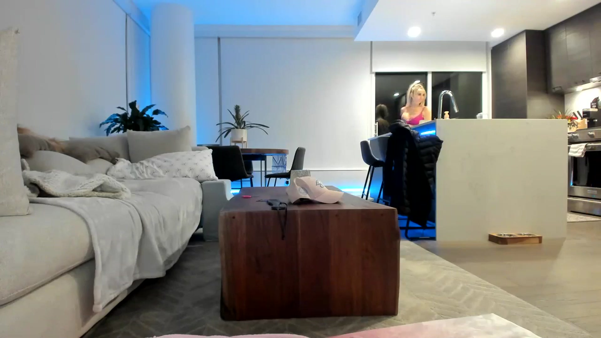 Gallery image thumbnail from Mollyboots's myfreecams stream on, 02/21/2024, 04:16 image 4 of 20