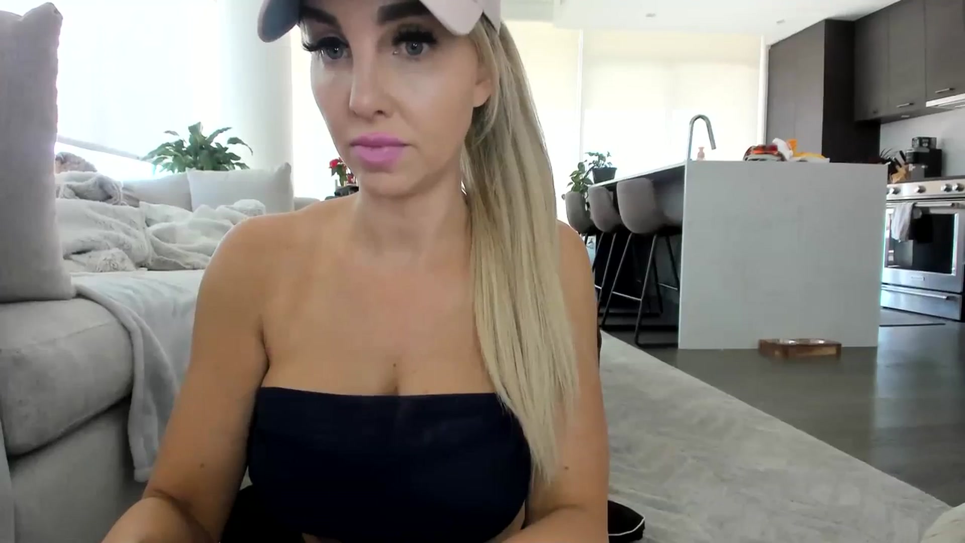 Gallery image thumbnail from Mollyboots's myfreecams stream on, 02/23/2024, 22:07 image 6 of 20