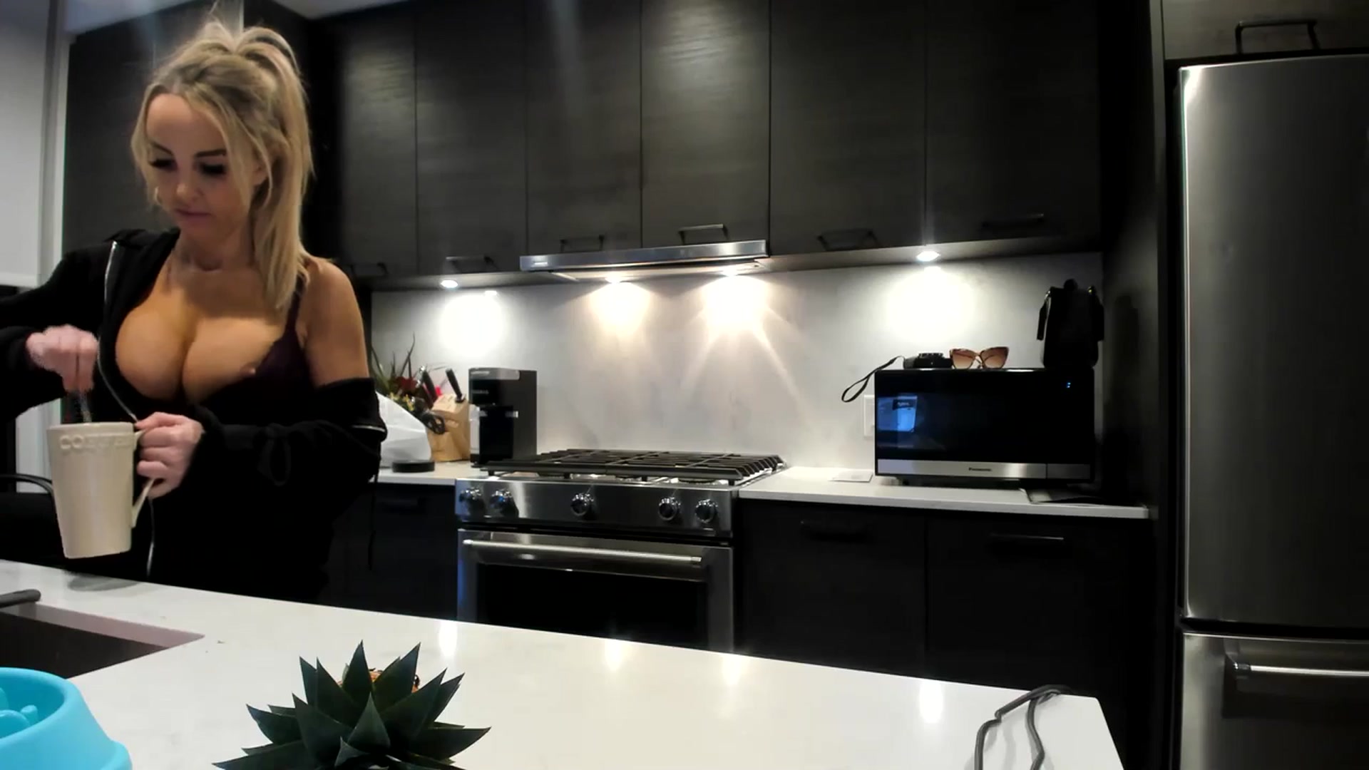 Gallery image thumbnail from Mollyboots's myfreecams stream on, 02/29/2024, 04:48 image 4 of 20