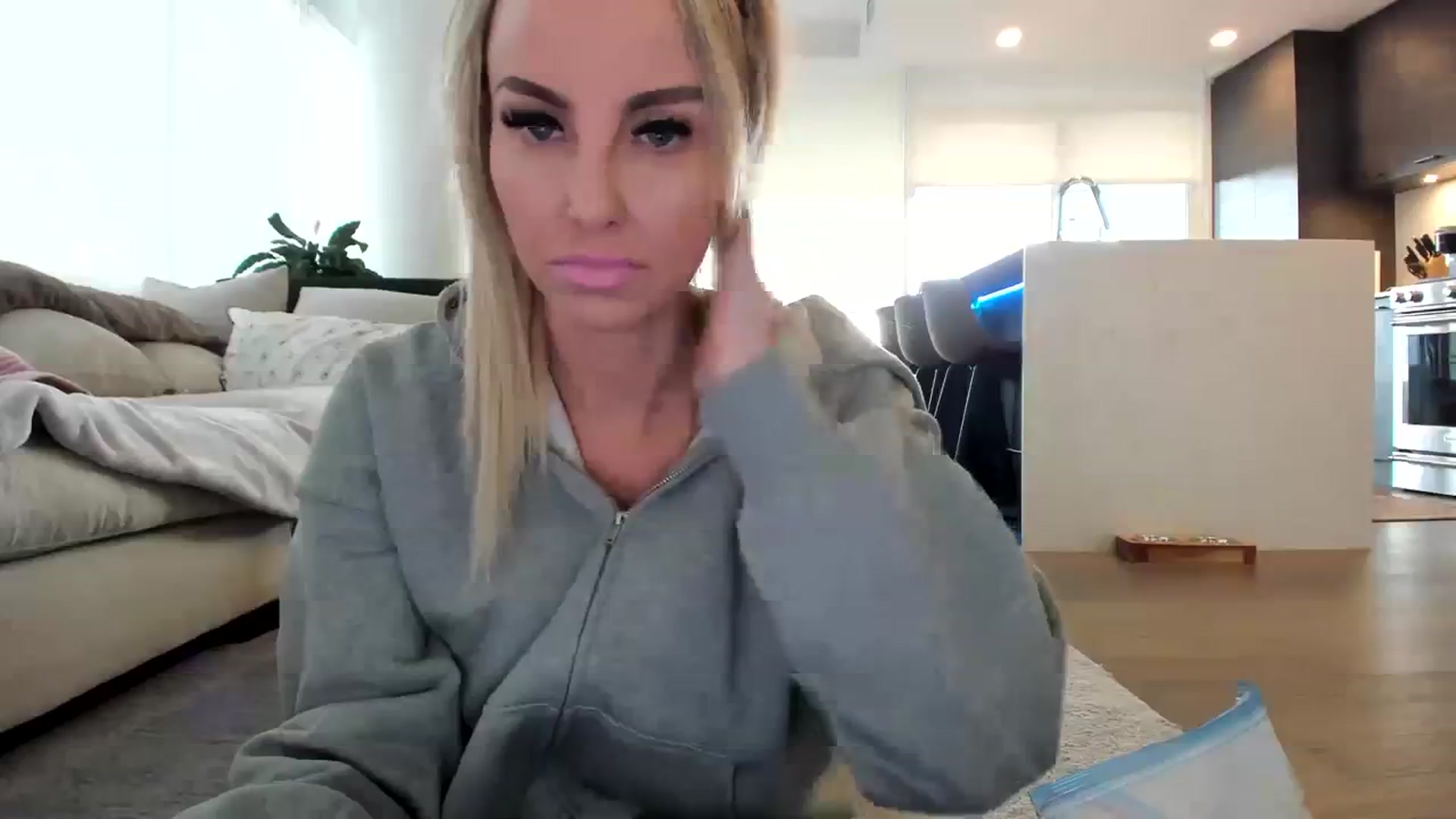 Gallery image thumbnail from Mollyboots's myfreecams stream on, 03/09/2024, 22:41 image 2 of 20