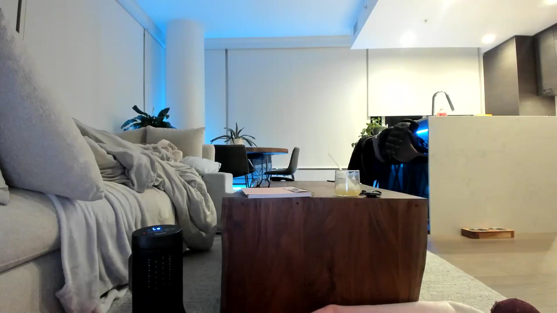 Gallery image thumbnail from Mollyboots's myfreecams stream on, 03/15/2024, 04:07 image 8 of 20