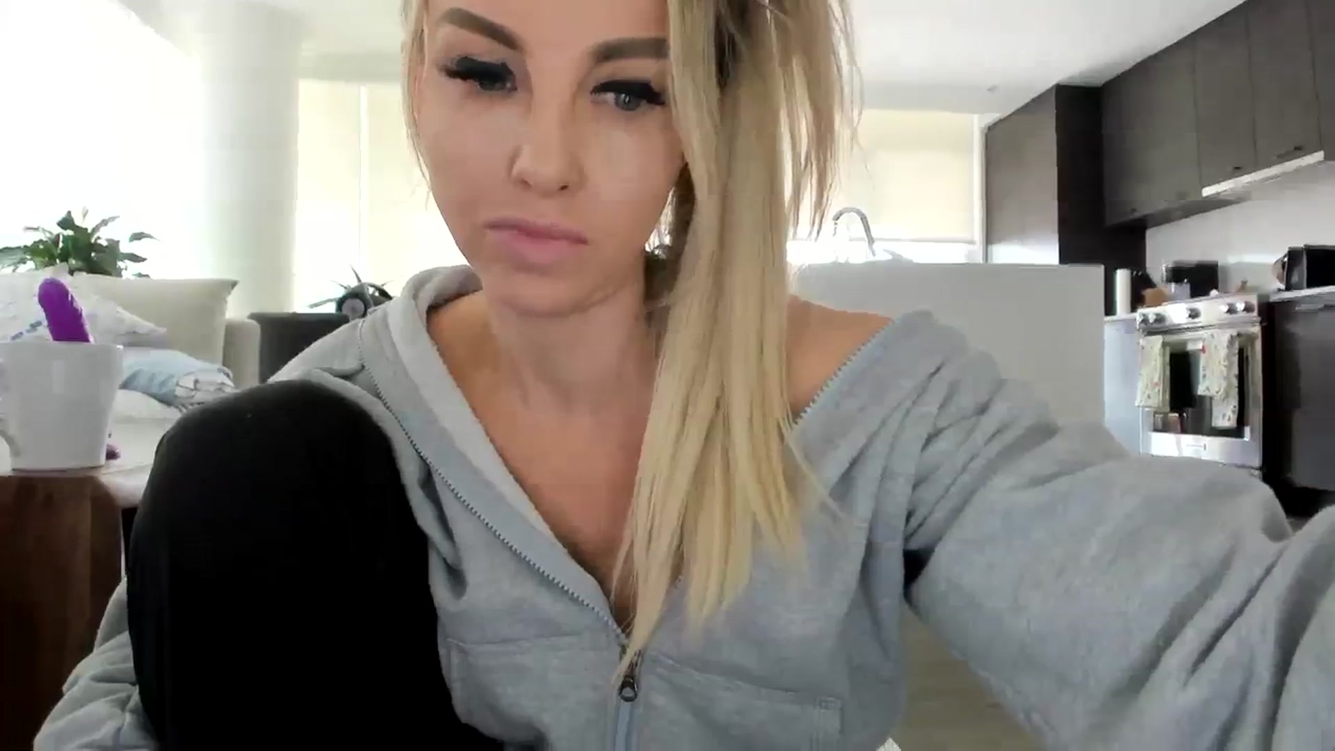 Gallery image thumbnail from Mollyboots's myfreecams stream on, 03/28/2024, 21:41 image 15 of 20