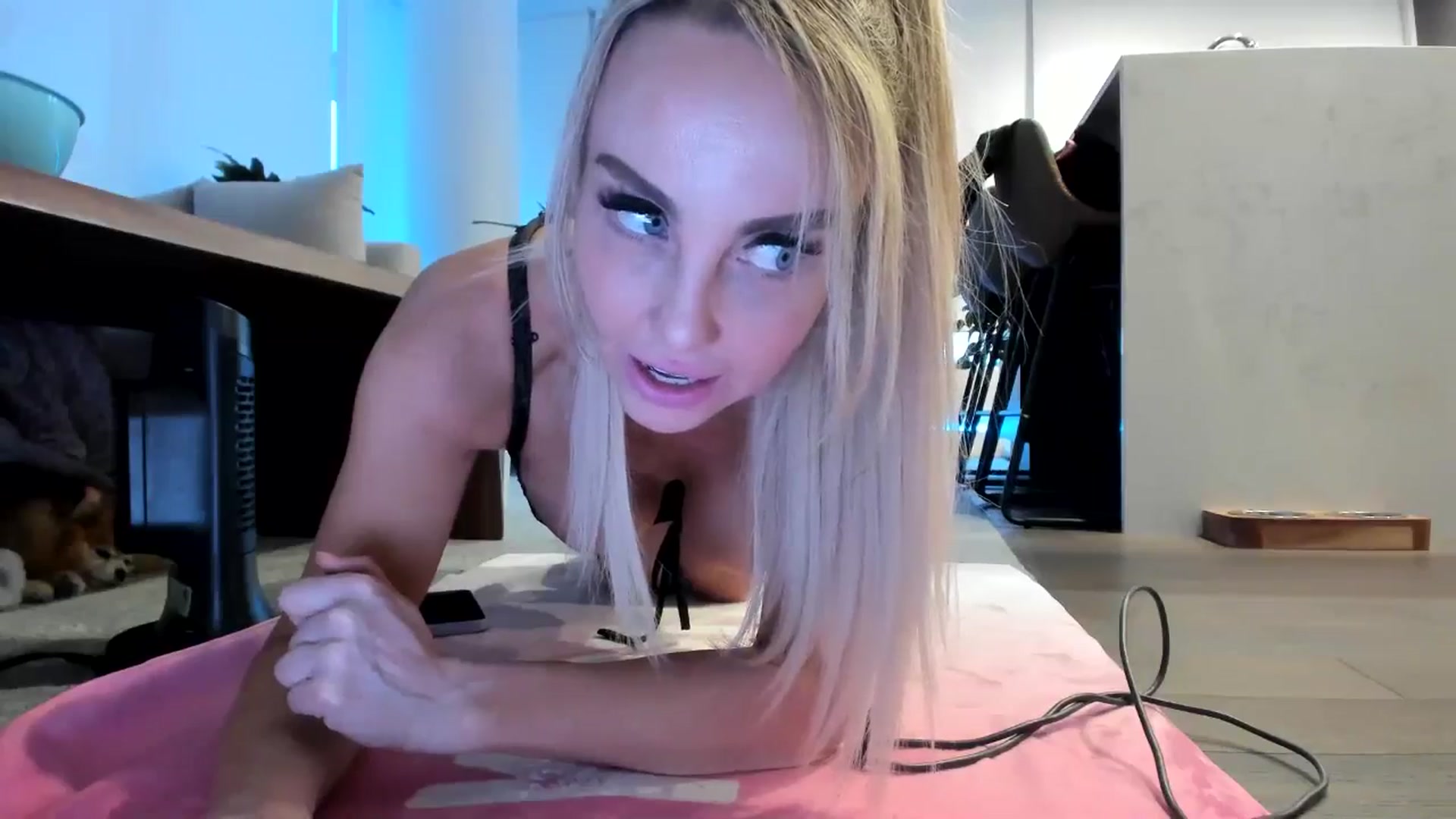 Gallery image thumbnail from Mollyboots's myfreecams stream on, 05/02/2024, 04:40 image 9 of 20