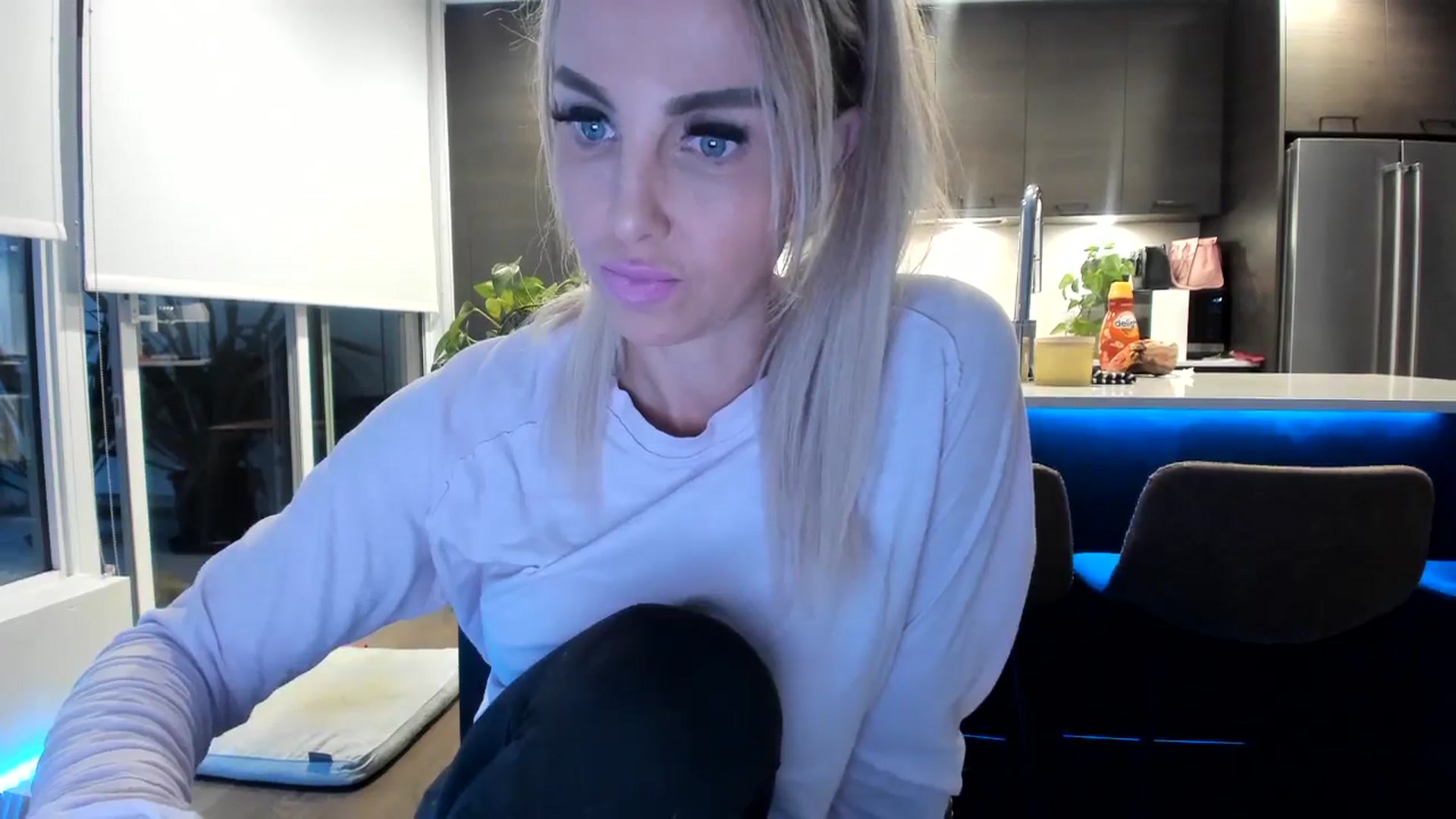 Gallery image thumbnail from Mollyboots's myfreecams stream on, 05/23/2024, 03:31 image 20 of 20