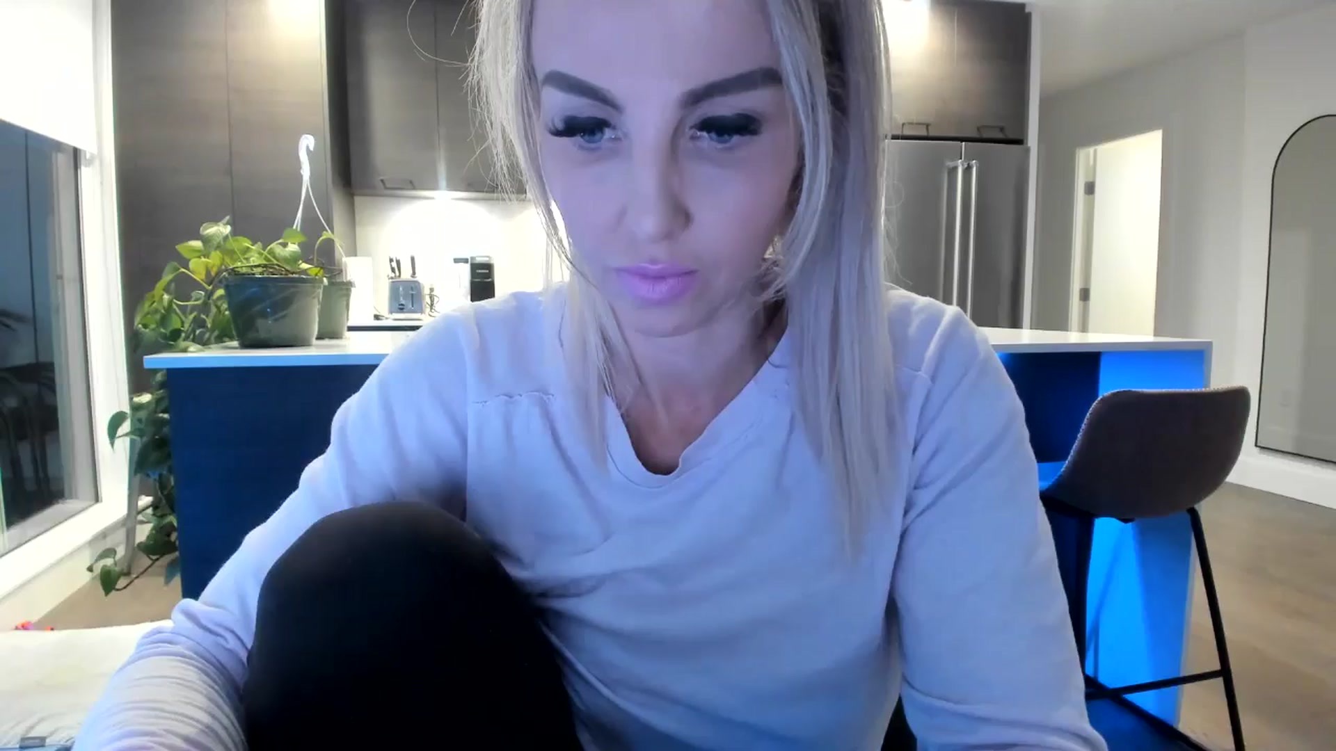 Gallery image thumbnail from Mollyboots's myfreecams stream on, 05/23/2024, 03:31 image 1 of 20