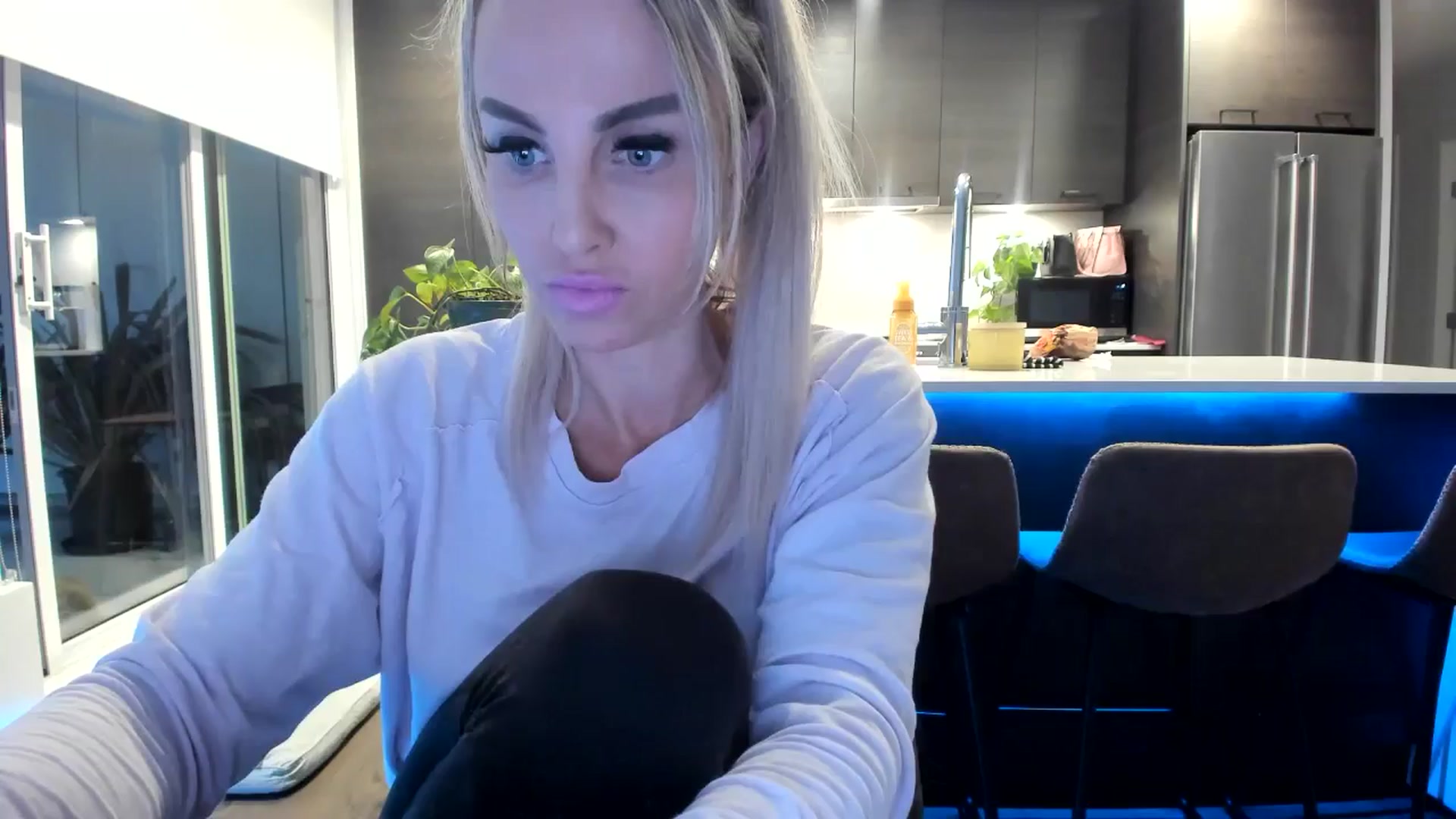 Gallery image thumbnail from Mollyboots's myfreecams stream on, 05/23/2024, 03:31 image 16 of 20