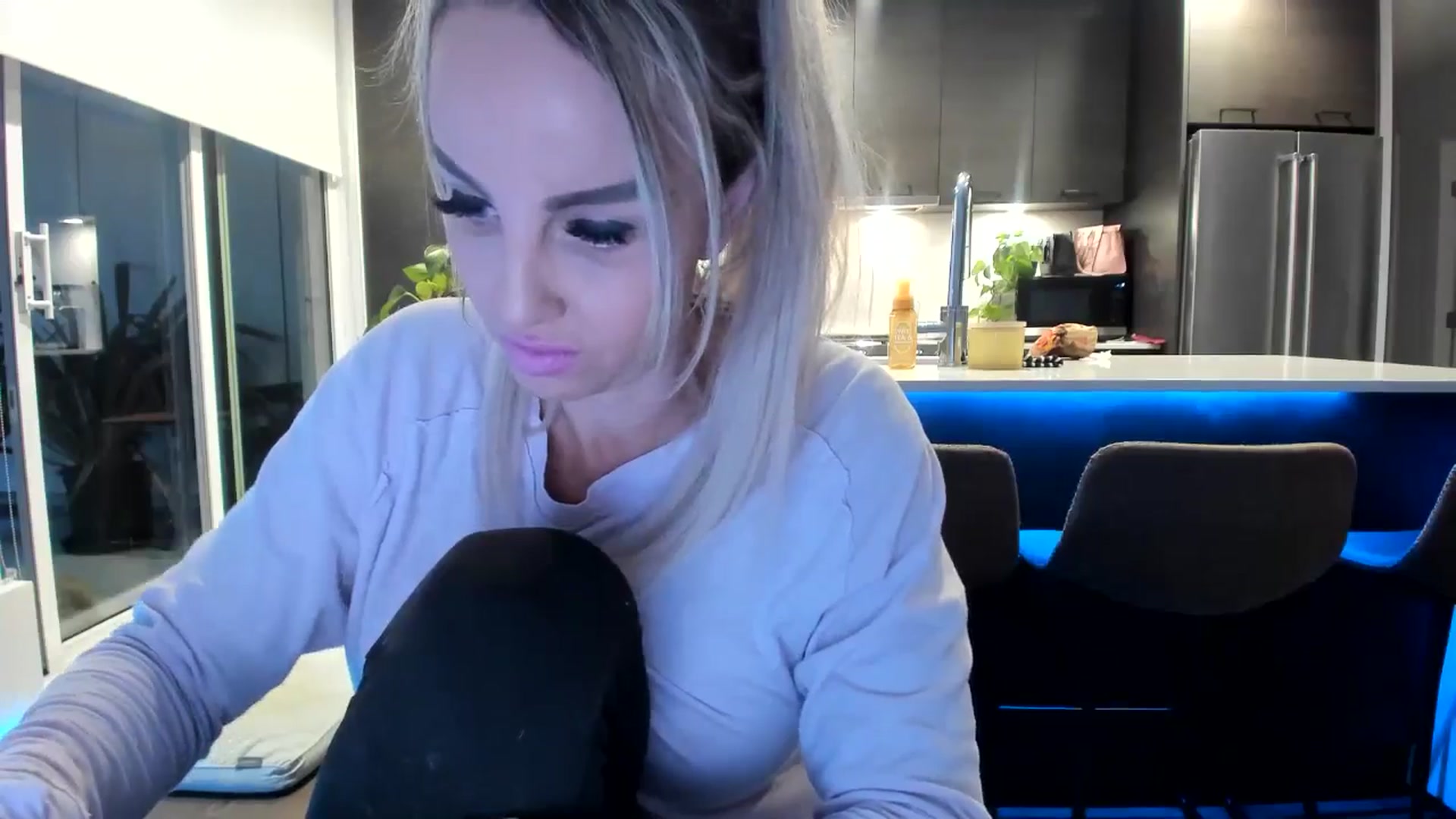 Gallery image thumbnail from Mollyboots's myfreecams stream on, 05/23/2024, 03:31 image 14 of 20