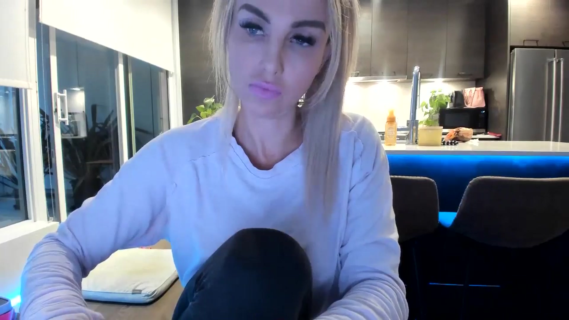 Gallery image thumbnail from Mollyboots's myfreecams stream on, 05/23/2024, 03:31 image 5 of 20