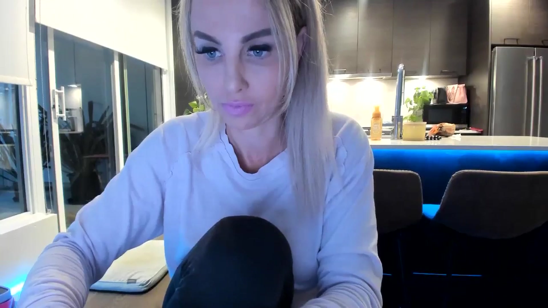 Gallery image thumbnail from Mollyboots's myfreecams stream on, 05/23/2024, 03:31 image 6 of 20