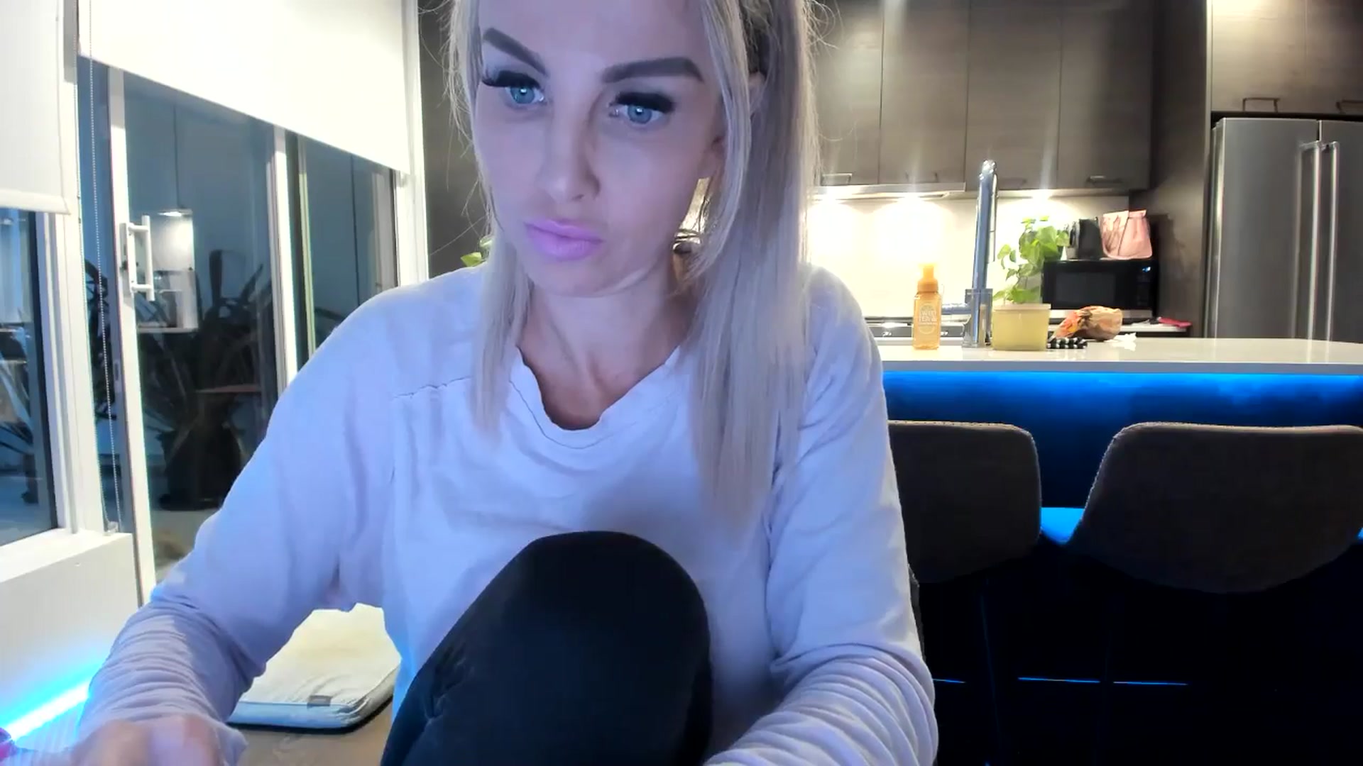 Gallery image thumbnail from Mollyboots's myfreecams stream on, 05/23/2024, 03:31 image 10 of 20