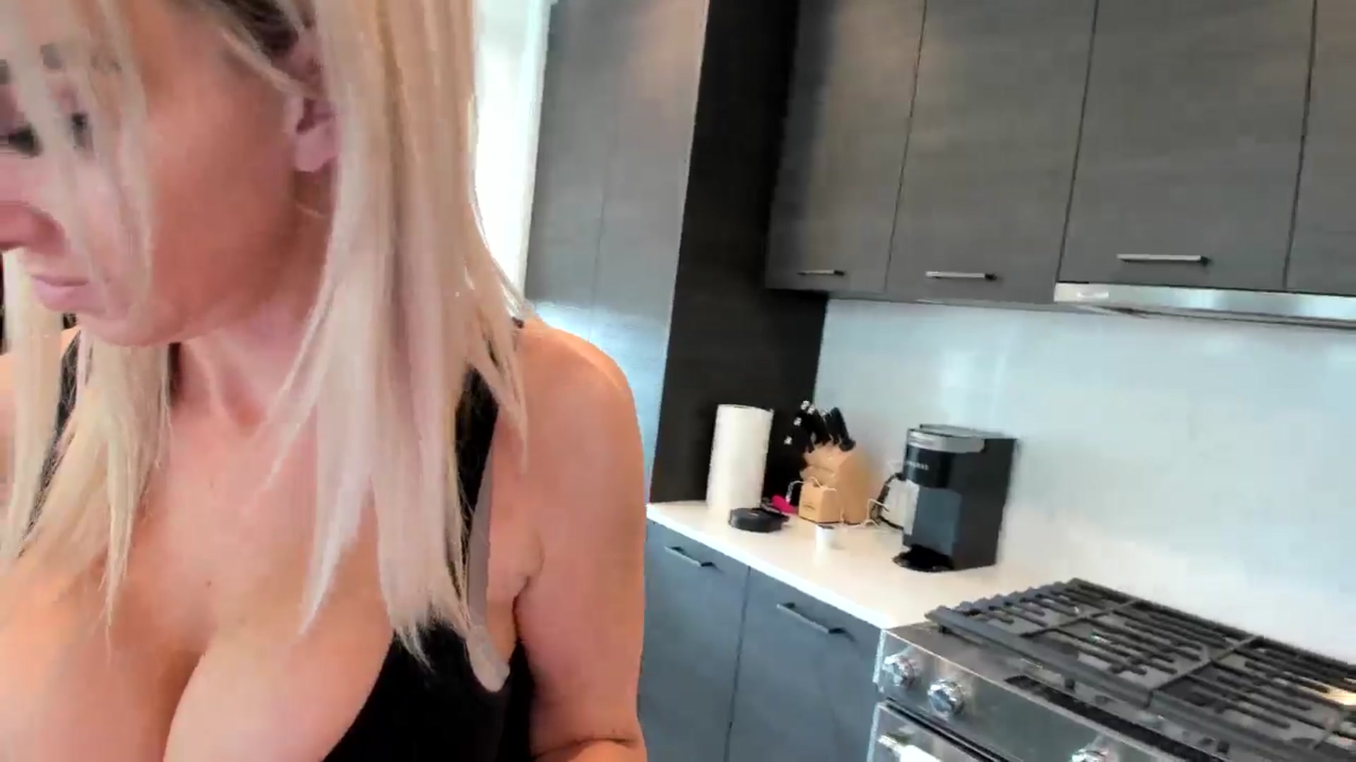 Gallery image thumbnail from Mollyboots's myfreecams stream on, 05/26/2024, 19:13 image 18 of 20
