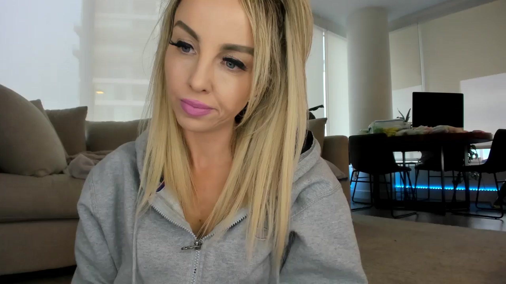 Gallery image thumbnail from Mollyboots's myfreecams stream on, 06/16/2024, 02:40 image 3 of 20