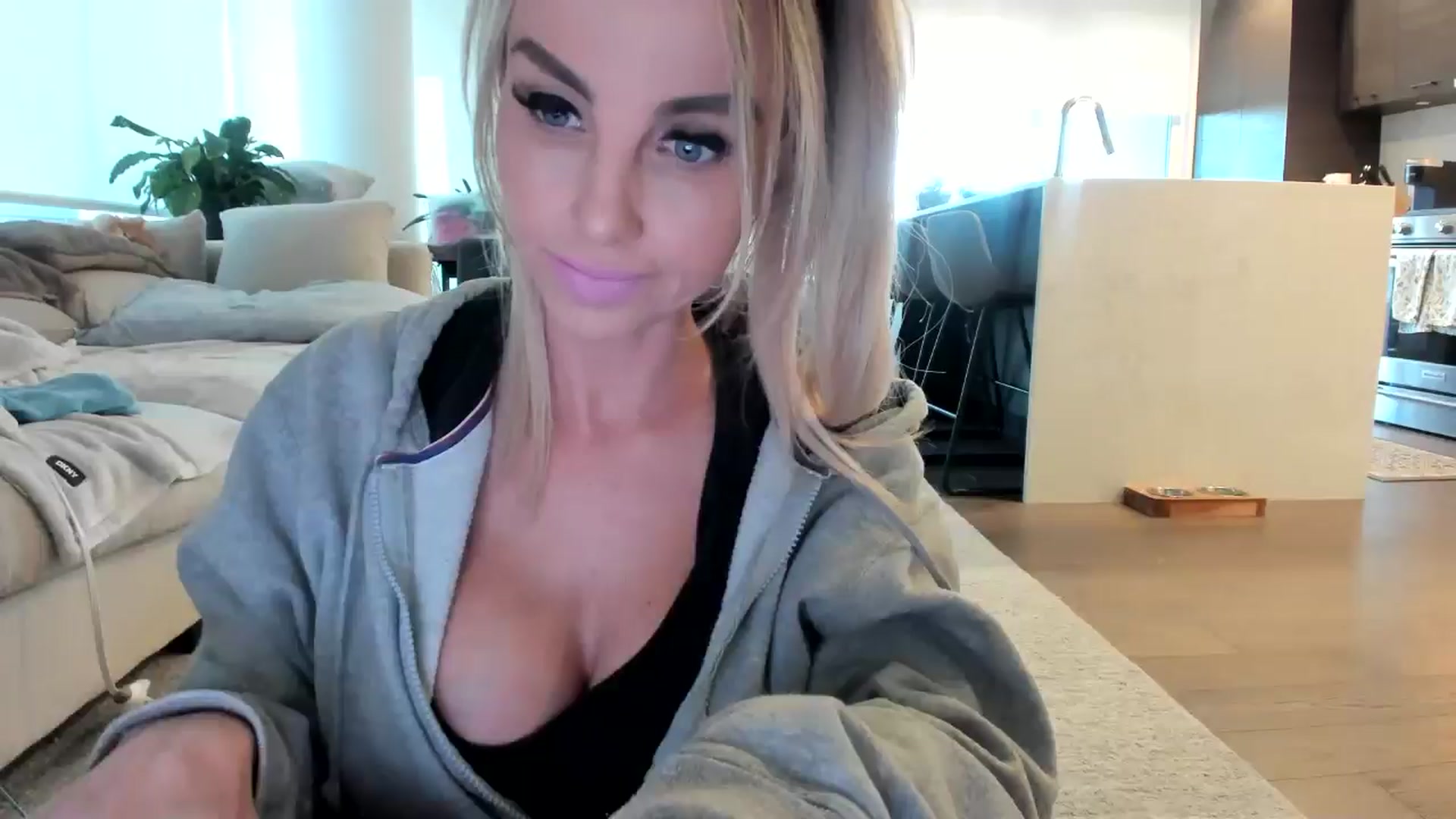 Gallery image thumbnail from Mollyboots's myfreecams stream on, 07/01/2024, 04:55 image 1 of 20
