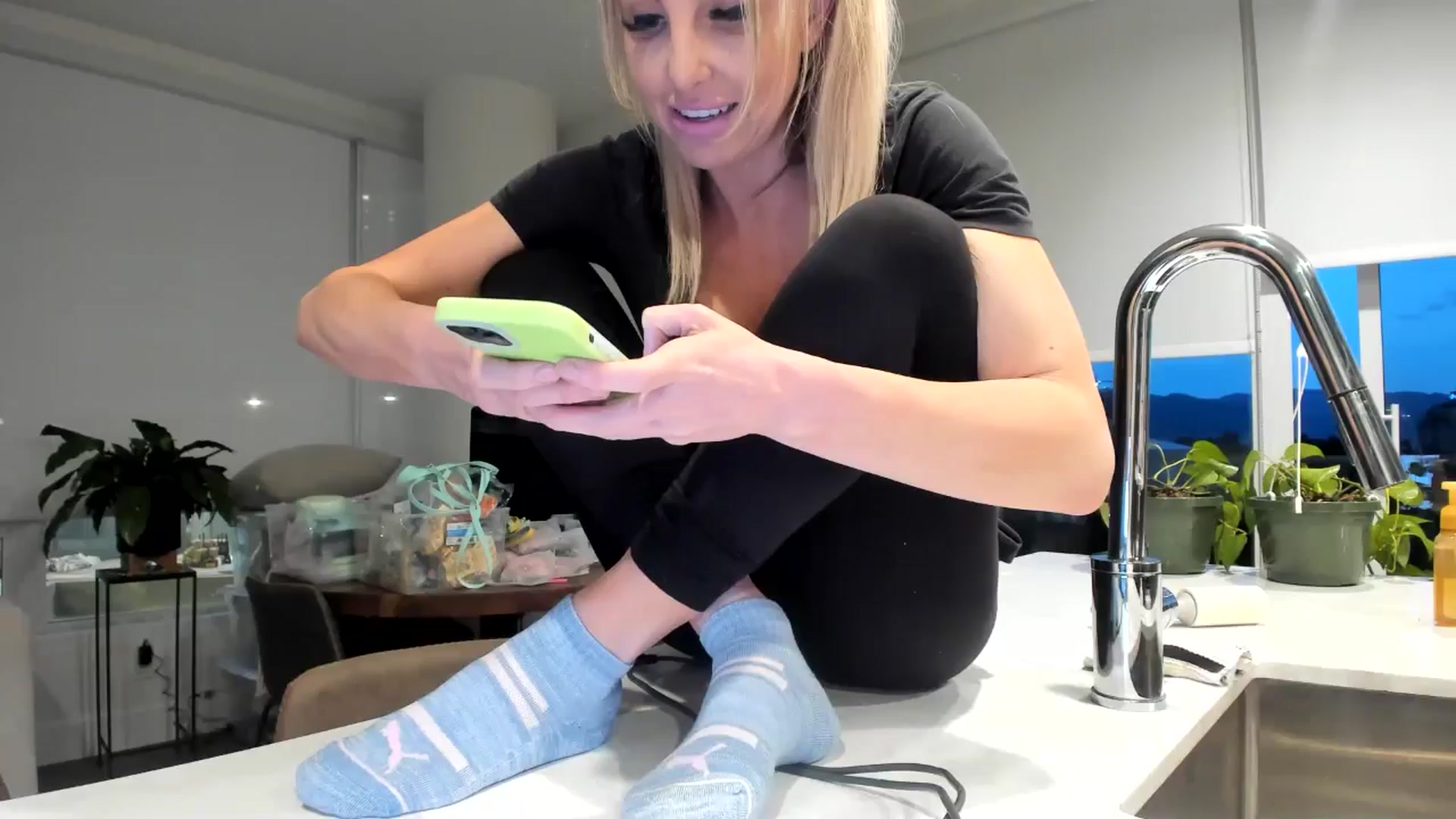 Gallery image thumbnail from Mollyboots's myfreecams stream on, 07/01/2024, 04:55 image 16 of 20