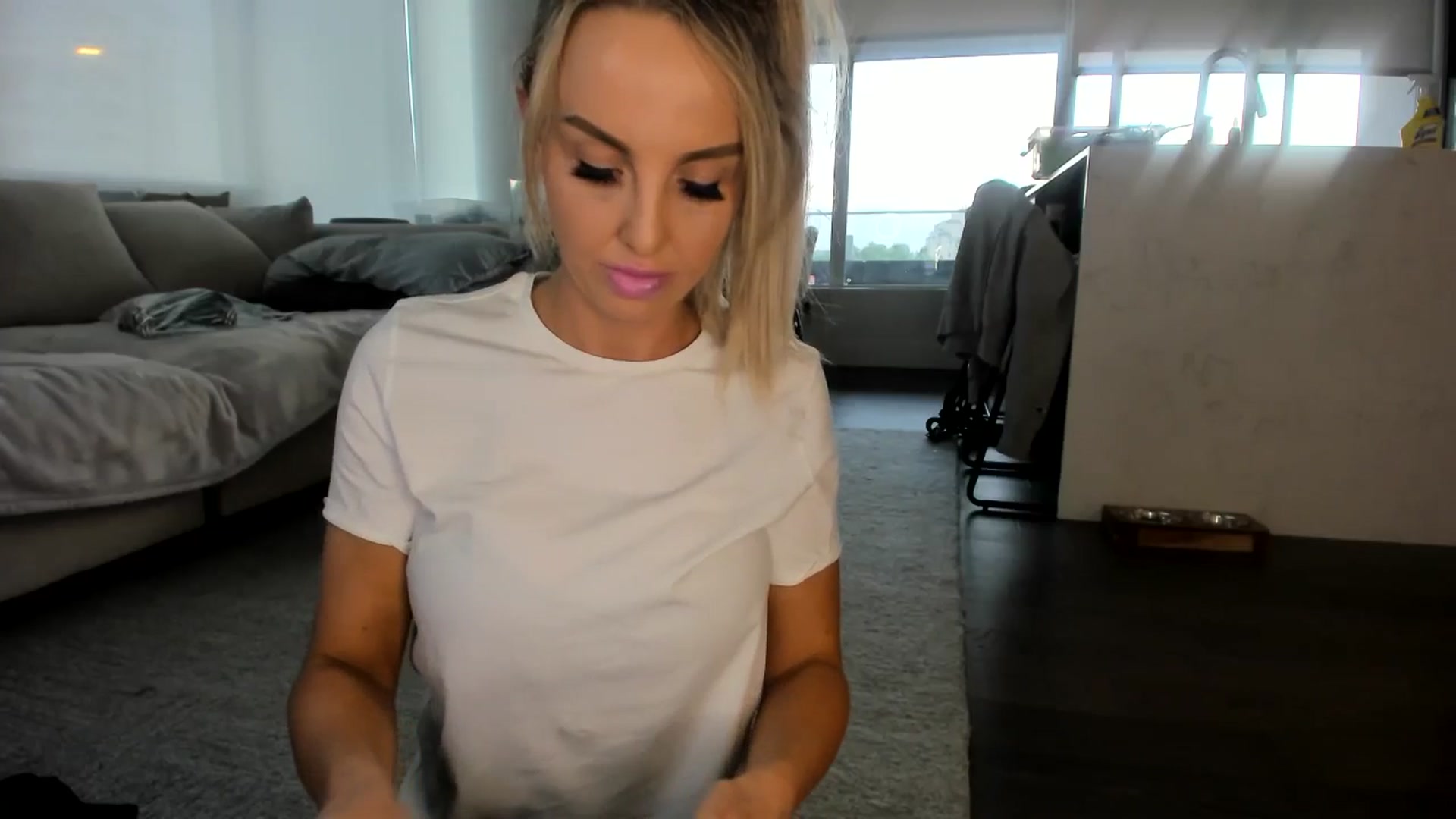 Gallery image thumbnail from Mollyboots's myfreecams stream on, 08/08/2024, 03:07 image 6 of 20