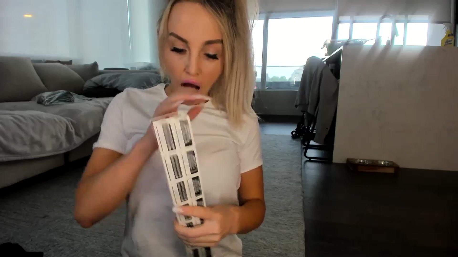 Gallery image thumbnail from Mollyboots's myfreecams stream on, 08/08/2024, 03:07 image 2 of 20