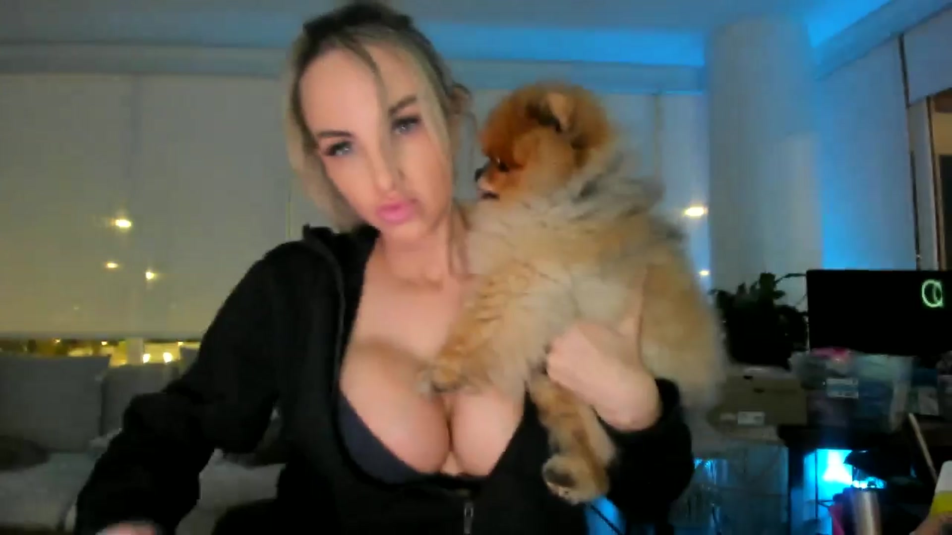 Gallery image thumbnail from Mollyboots's myfreecams stream on, 08/25/2024, 04:23 image 6 of 20