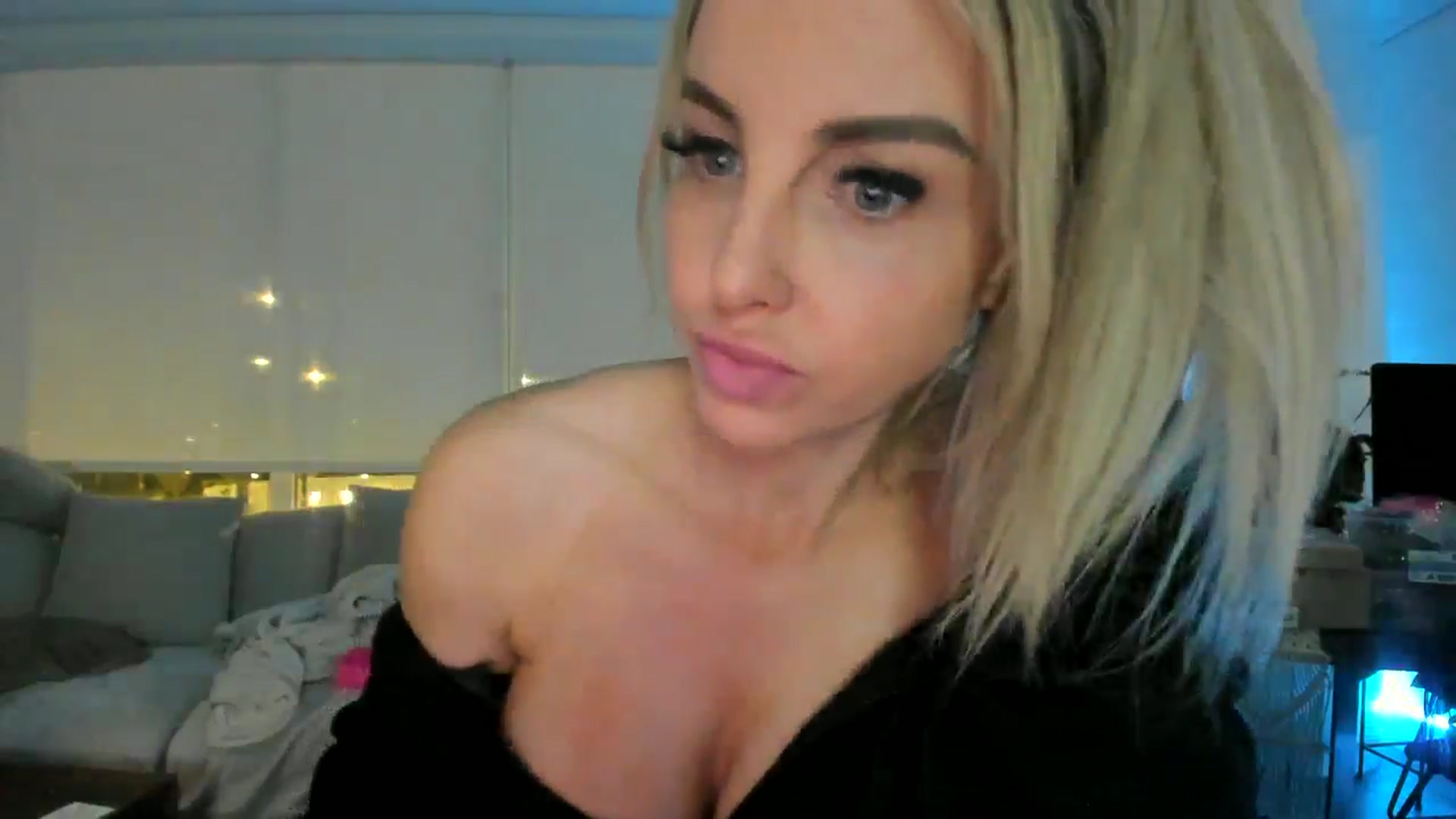 Gallery image thumbnail from Mollyboots's myfreecams stream on, 08/25/2024, 04:55 image 2 of 20