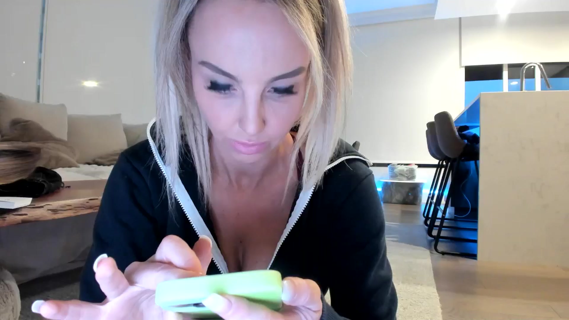 Gallery image thumbnail from Mollyboots's myfreecams stream on, 09/09/2024, 02:54 image 1 of 20