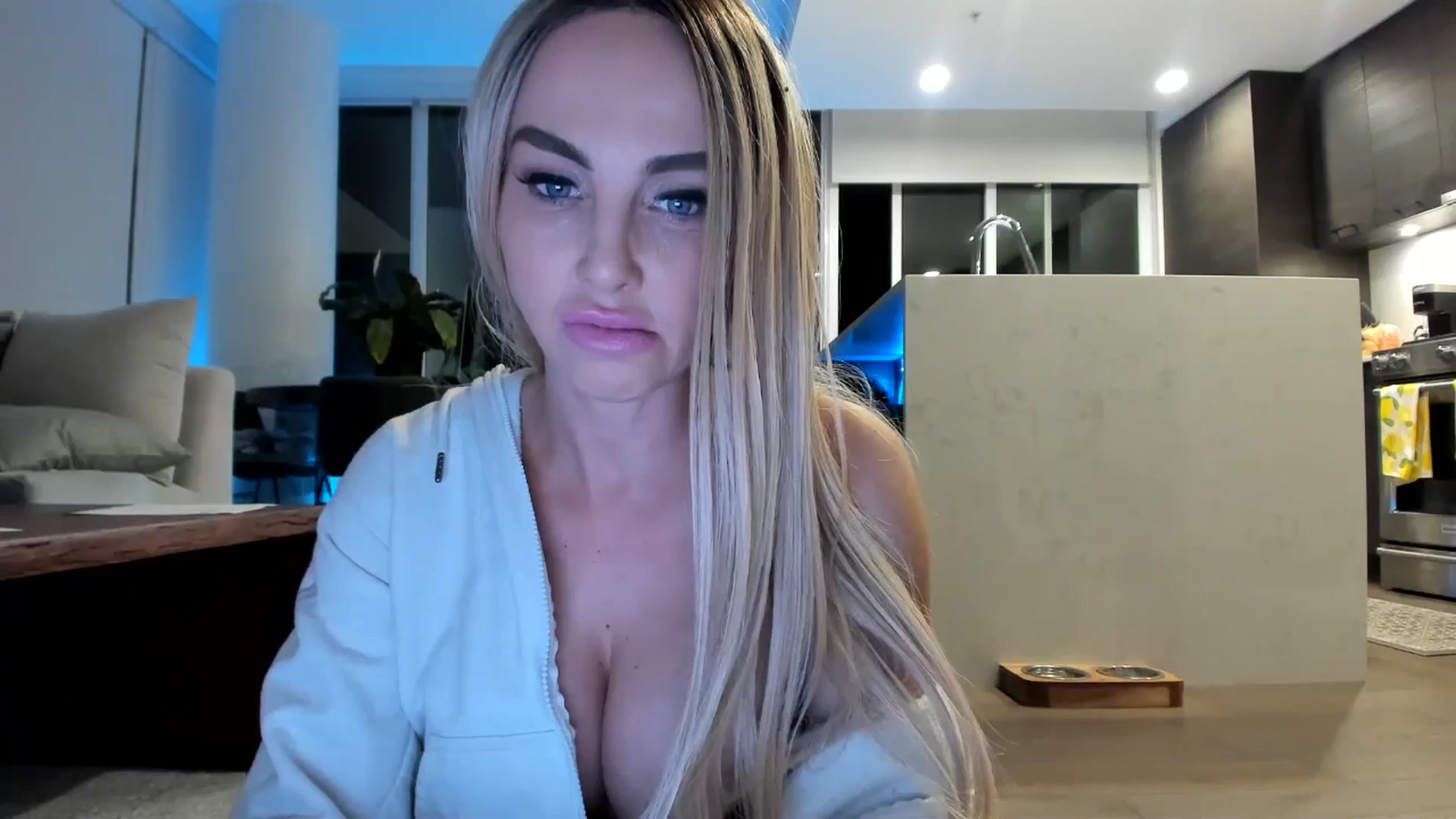 Gallery image thumbnail from Mollyboots's myfreecams stream on, 09/25/2024, 03:55 image 7 of 20