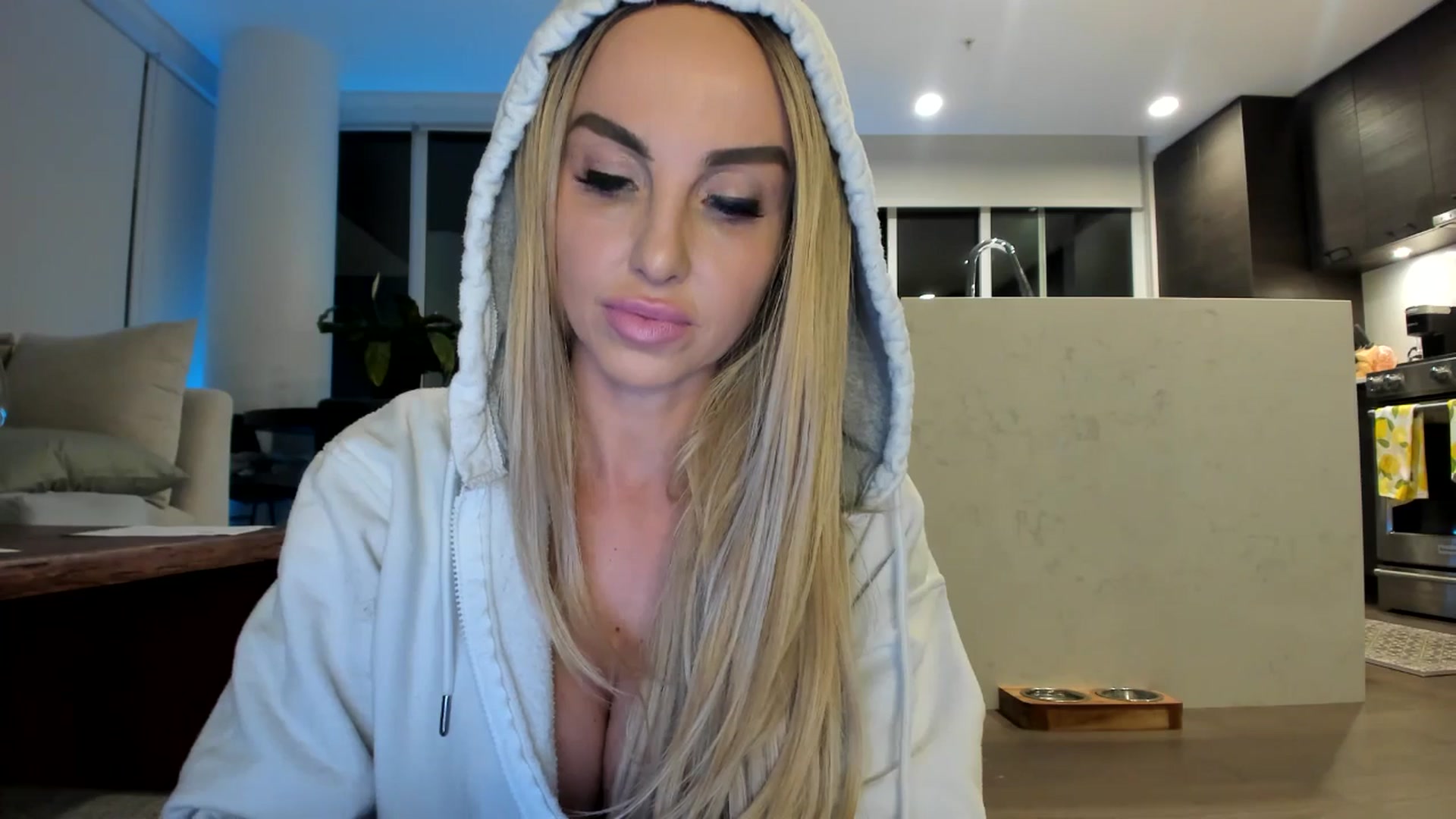 Gallery image thumbnail from Mollyboots's myfreecams stream on, 09/25/2024, 03:55 image 3 of 20