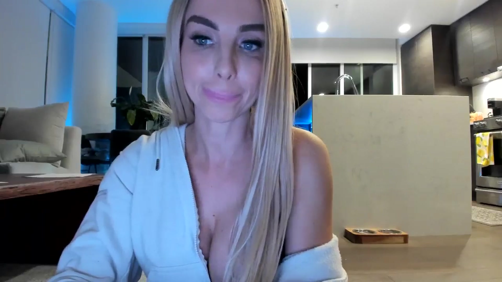 Gallery image thumbnail from Mollyboots's myfreecams stream on, 09/25/2024, 03:55 image 6 of 20