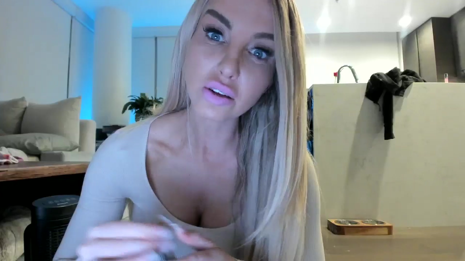Gallery image thumbnail from Mollyboots's myfreecams stream on, 10/01/2024, 04:01 image 3 of 20