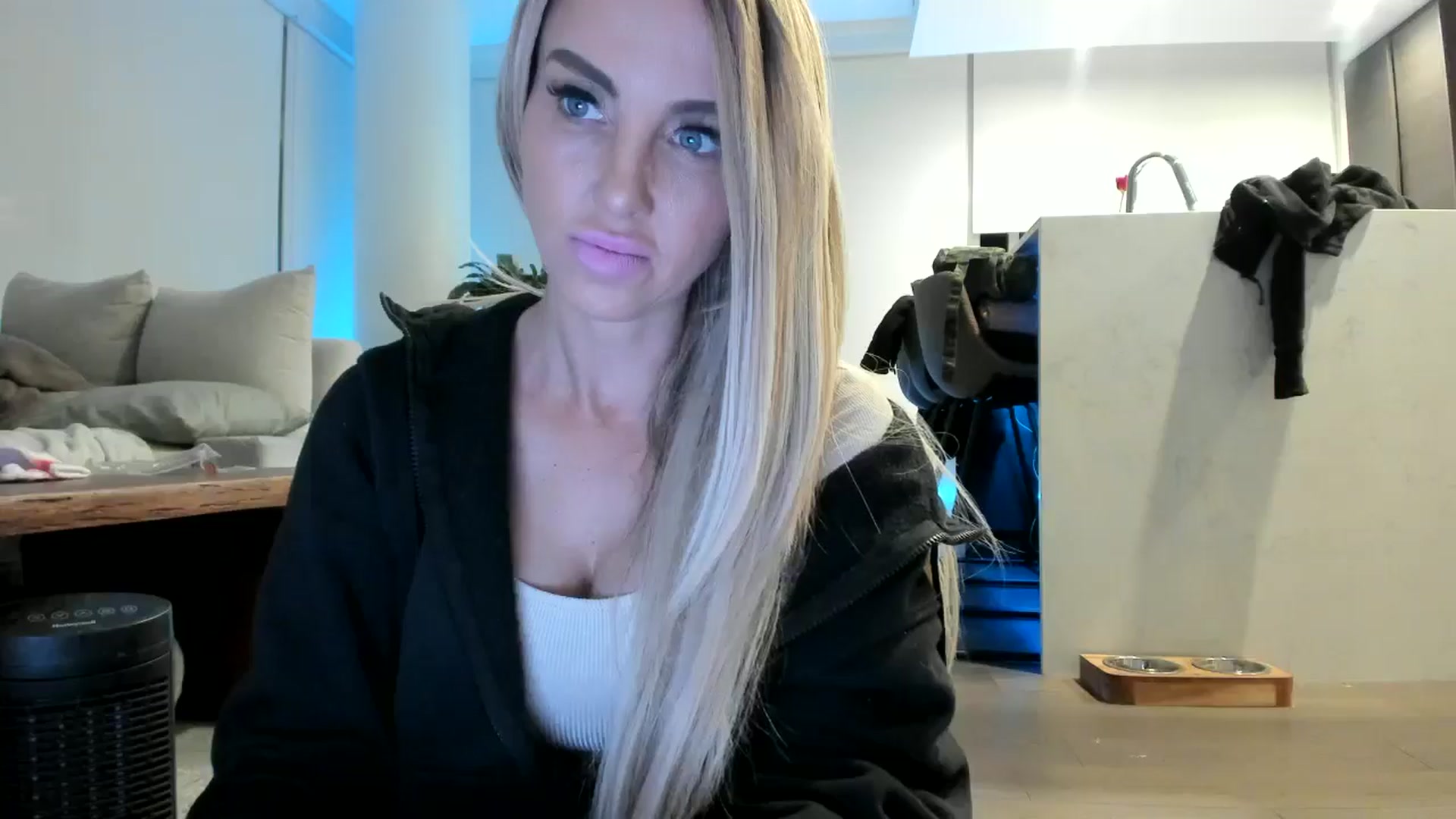 Gallery image thumbnail from Mollyboots's myfreecams stream on, 10/01/2024, 04:01 image 9 of 20