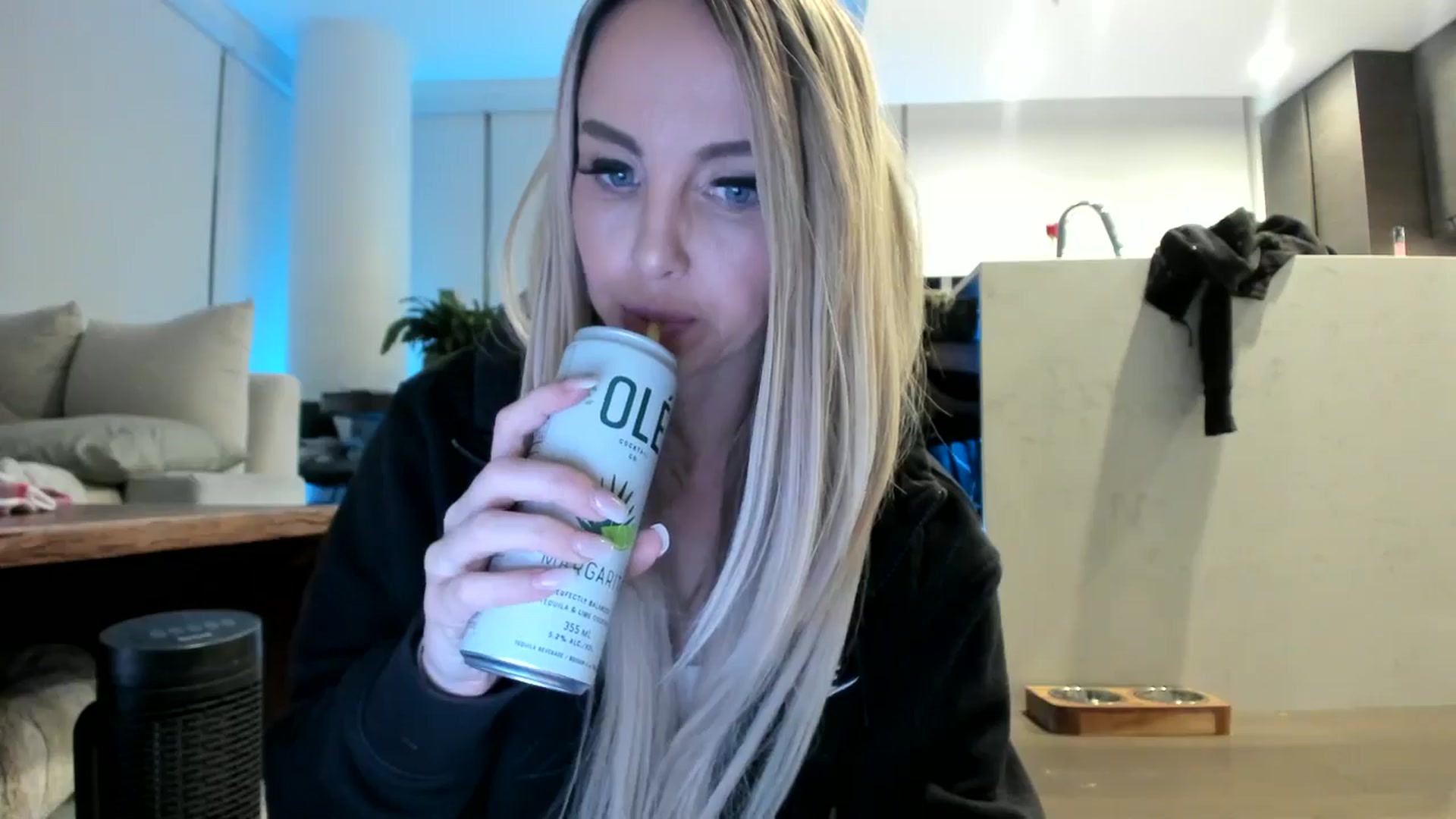 Gallery image thumbnail from Mollyboots's myfreecams stream on, 10/01/2024, 04:01 image 2 of 20