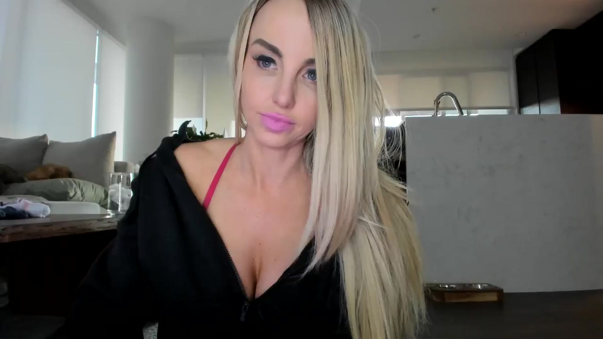 Gallery image thumbnail from Mollyboots's myfreecams stream on, 10/03/2024, 02:13 image 1 of 20