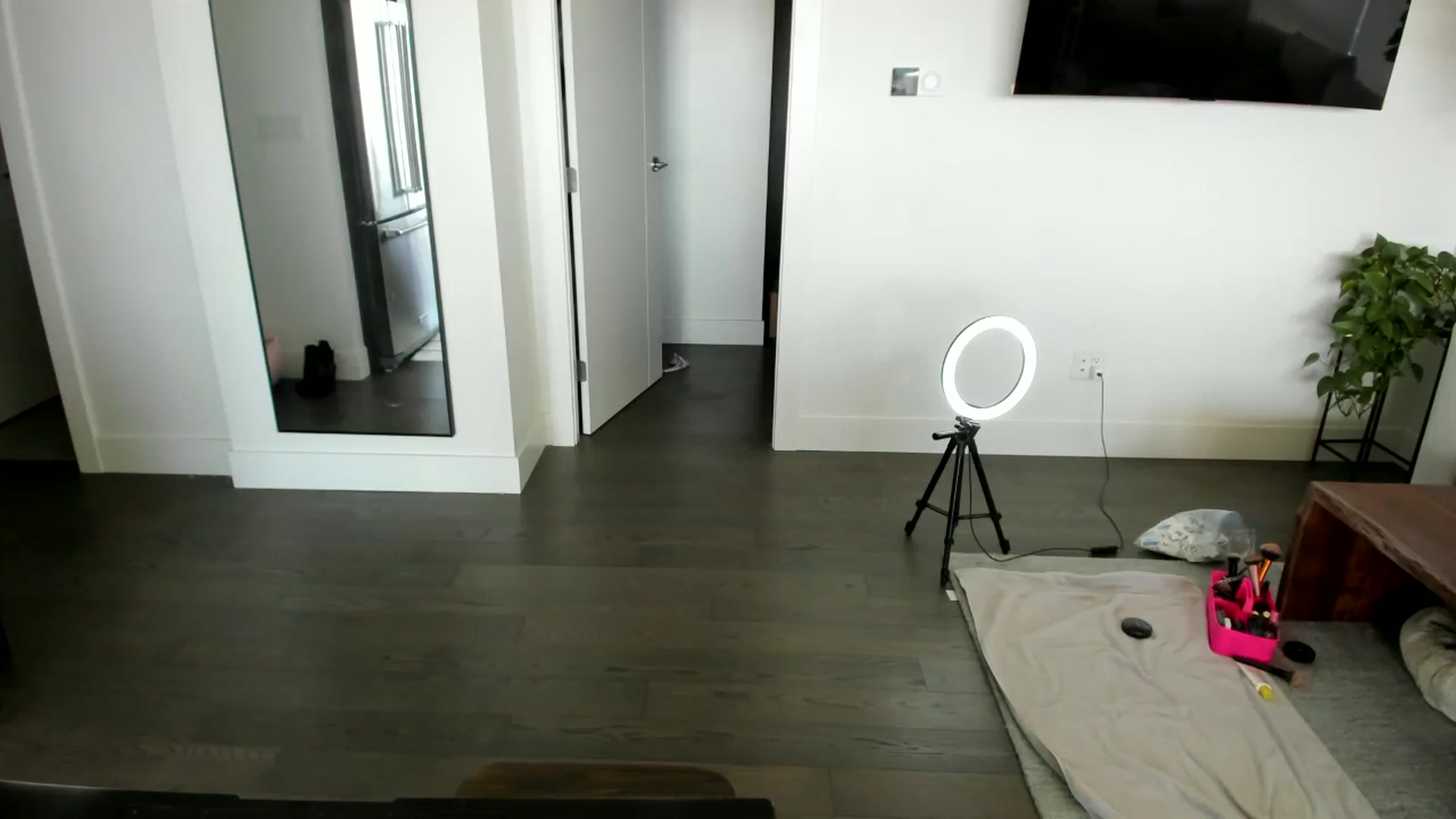 Gallery image thumbnail from Mollyboots's myfreecams stream on, 10/06/2024, 21:54 image 20 of 20