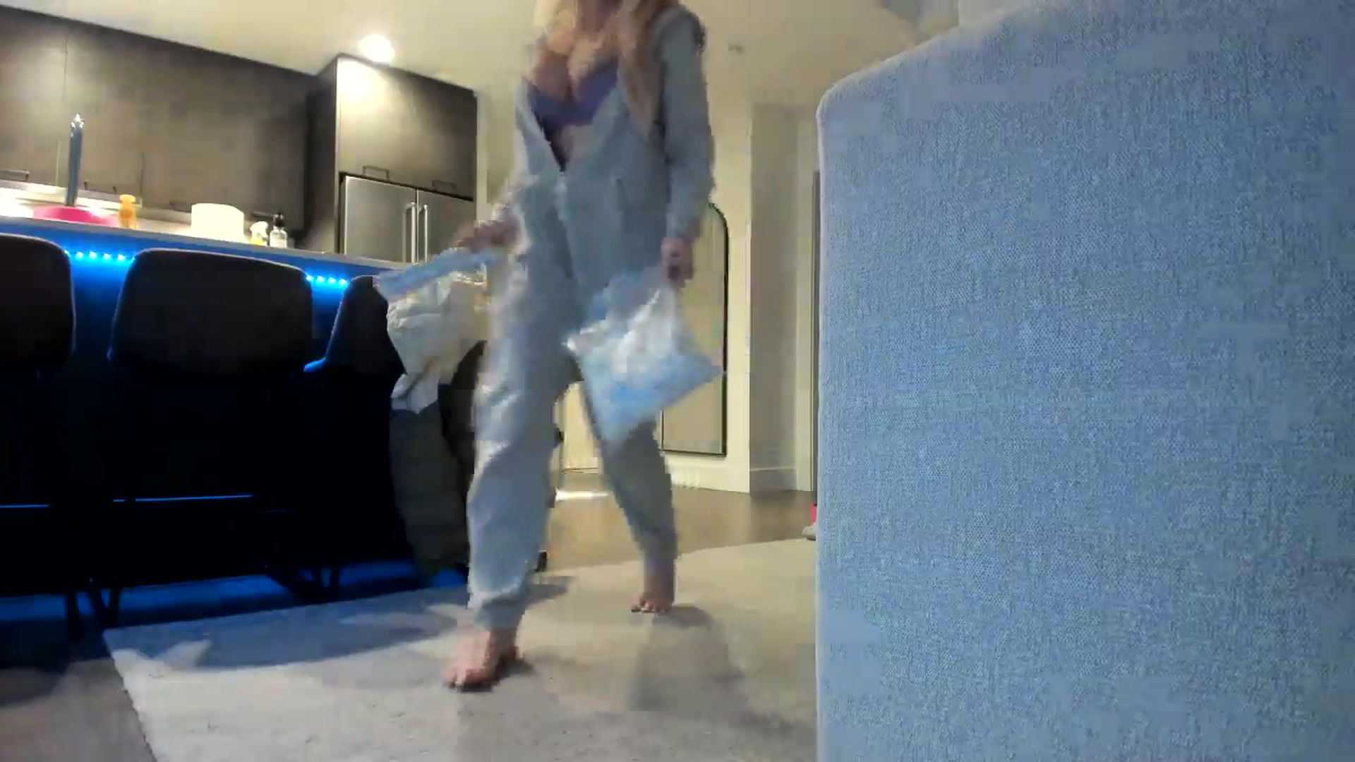 Gallery image thumbnail from Mollyboots's myfreecams stream on, 10/08/2024, 03:59 image 16 of 20
