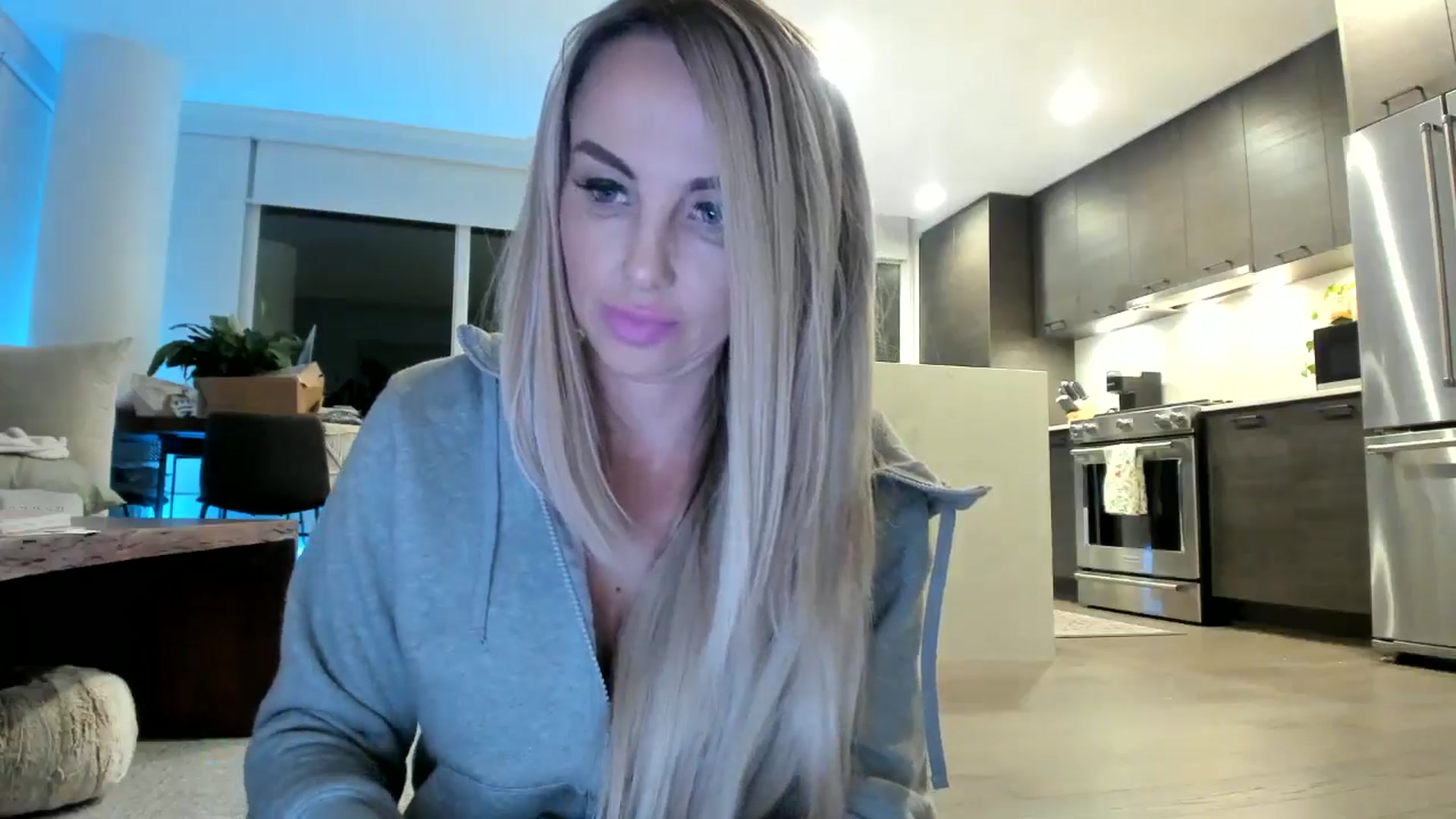 Gallery image thumbnail from Mollyboots's myfreecams stream on, 10/15/2024, 03:04 image 3 of 20