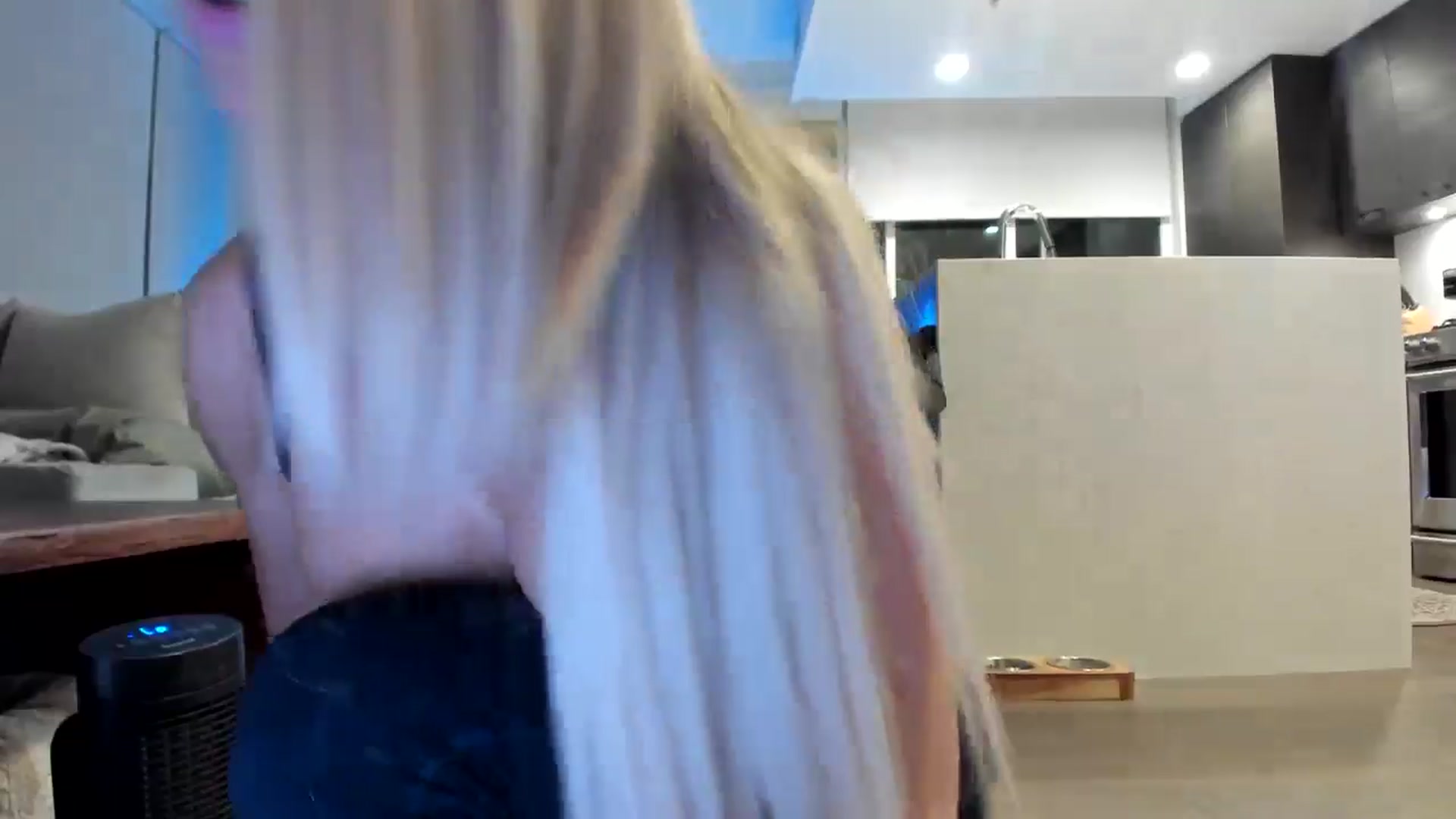Gallery image thumbnail from Mollyboots's myfreecams stream on, 10/18/2024, 03:04 image 2 of 20