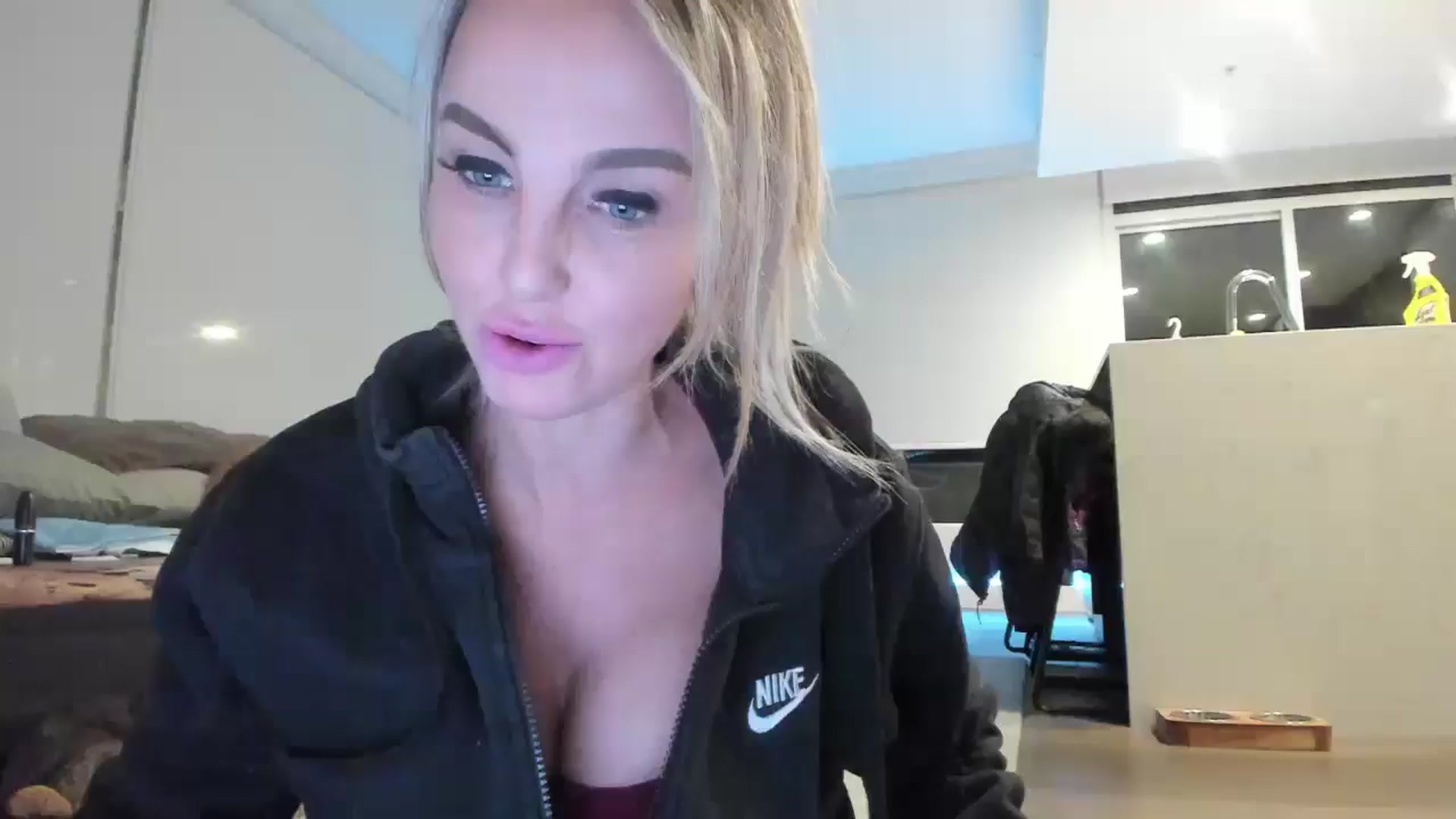 Gallery image thumbnail from Mollyboots's myfreecams stream on, 10/24/2024, 04:00 image 1 of 20