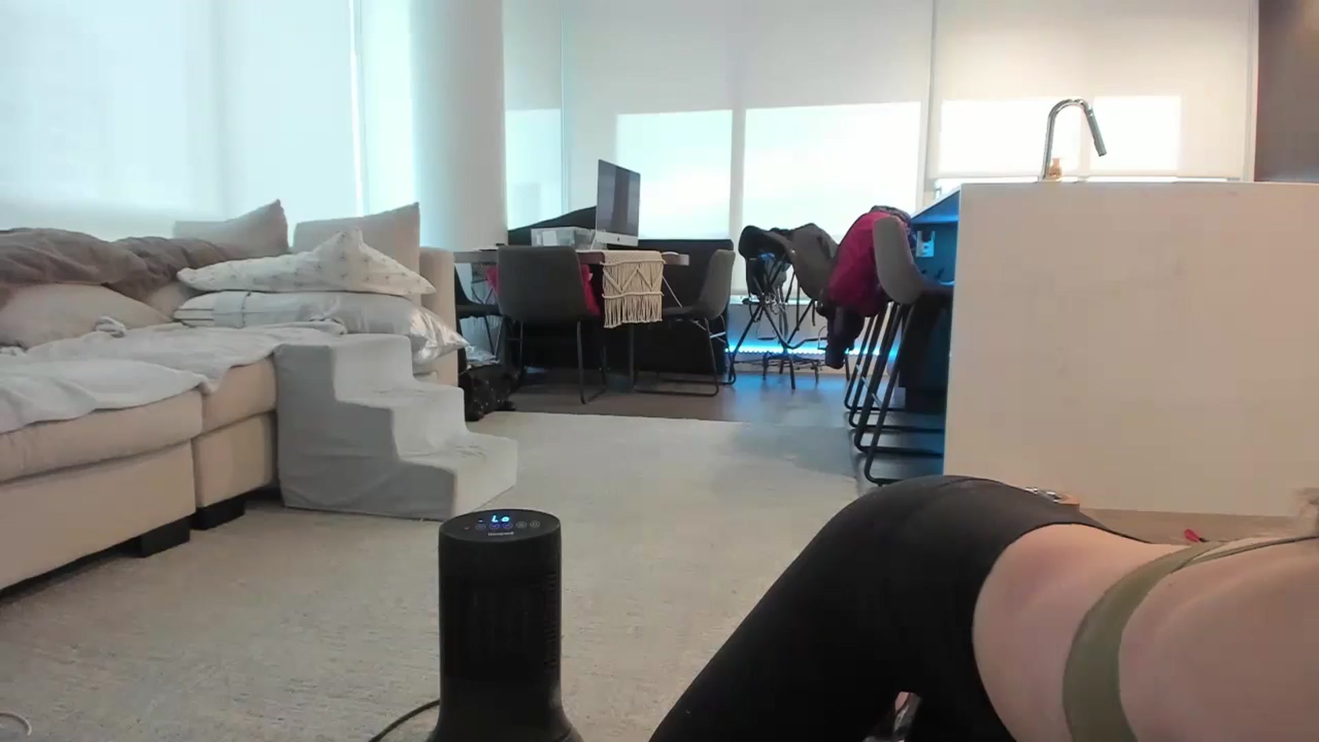 Gallery image thumbnail from Mollyboots's myfreecams stream on, 11/11/2024, 21:35 image 2 of 20