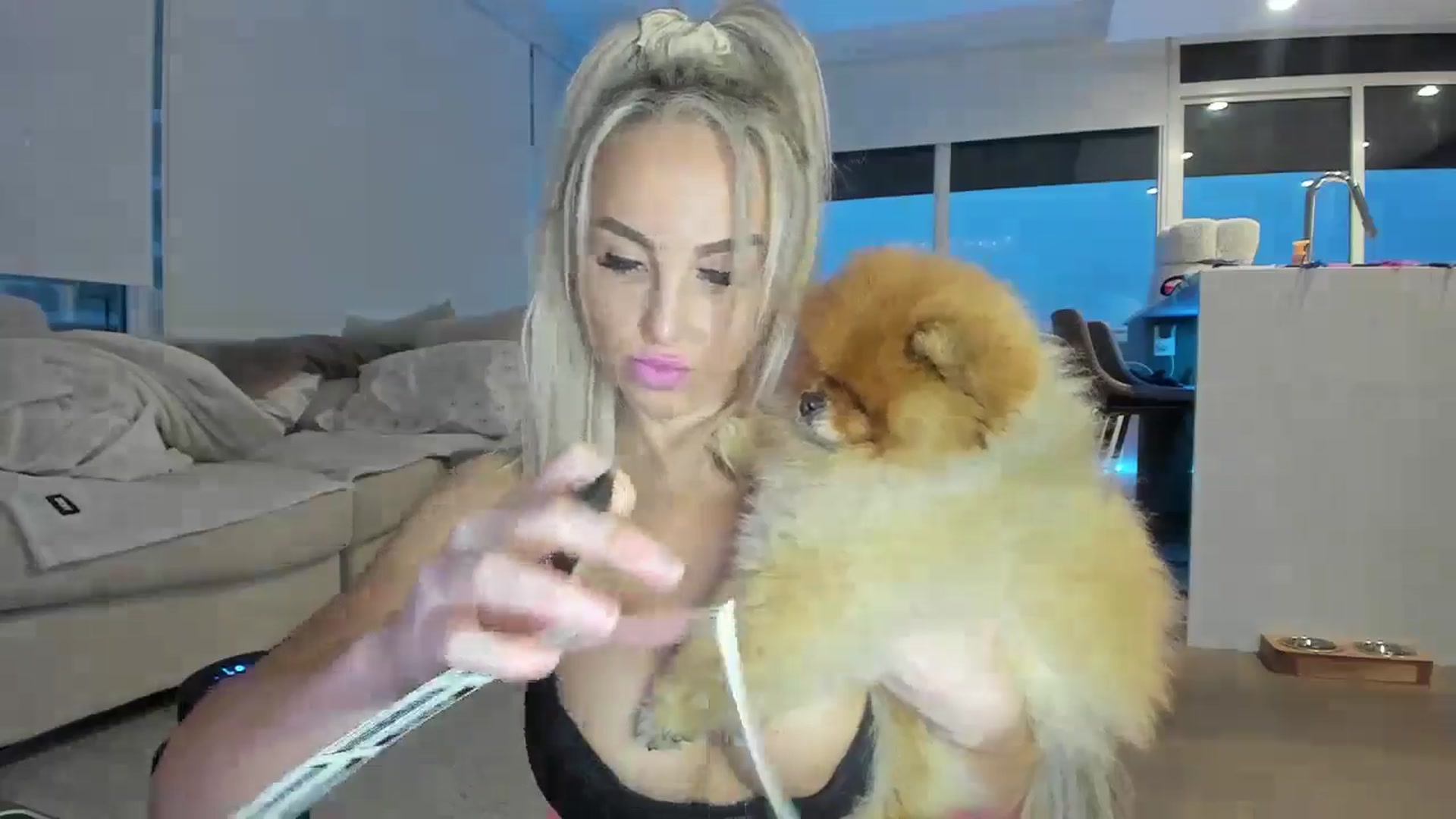 Gallery image thumbnail from Mollyboots's myfreecams stream on, 11/17/2024, 01:05 image 4 of 20
