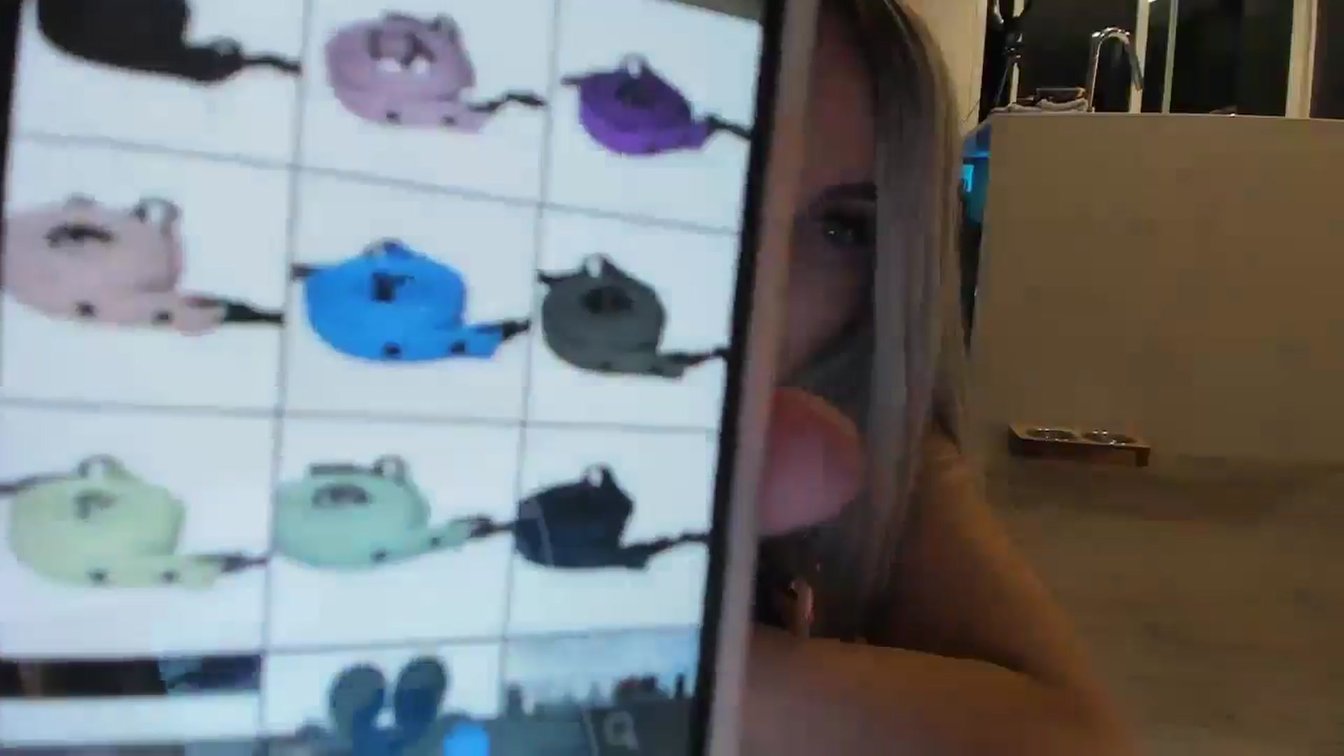 Gallery image thumbnail from Mollyboots's myfreecams stream on, 11/25/2024, 01:32 image 17 of 20