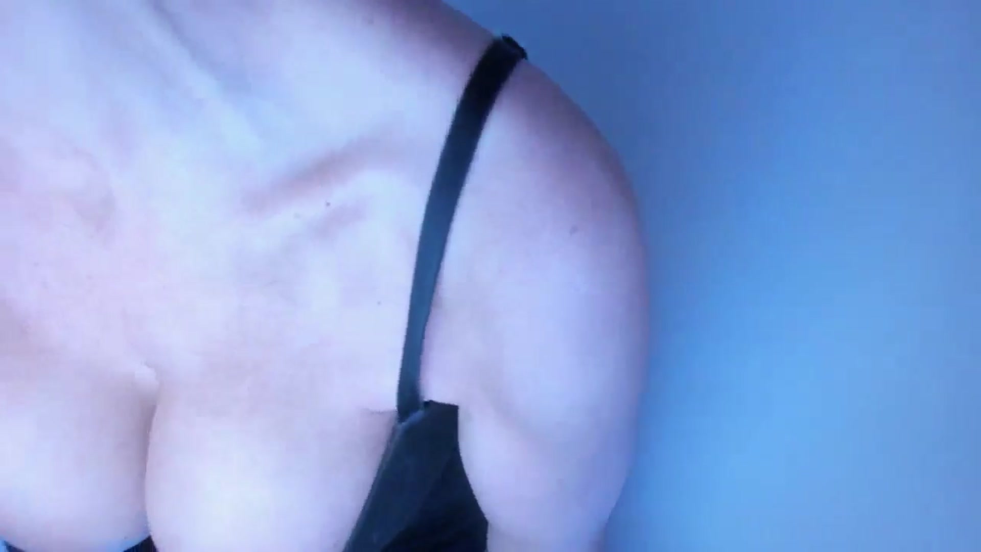 Gallery image thumbnail from Mollyboots's myfreecams stream on, 12/11/2024, 03:43 image 4 of 20