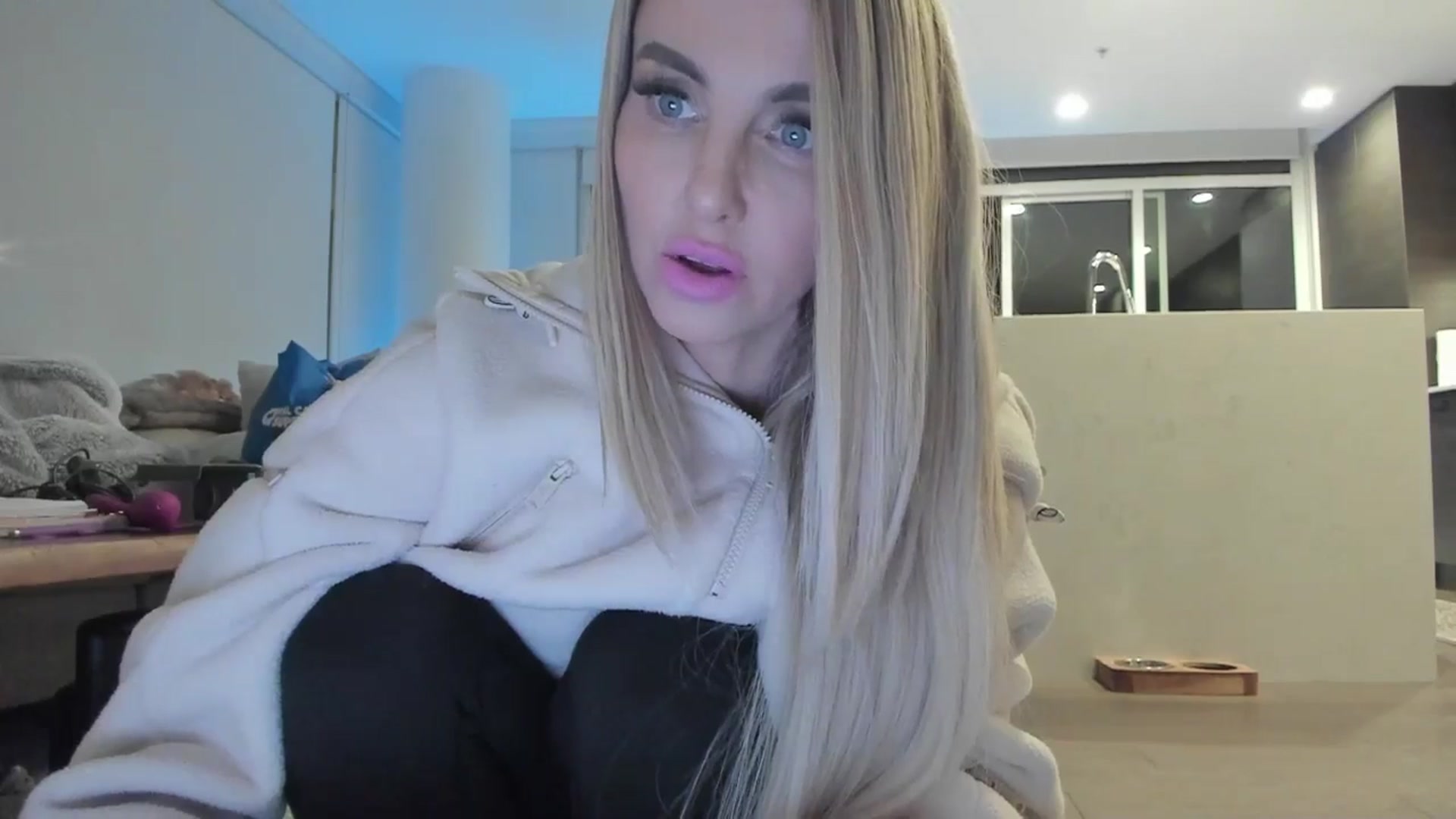 Gallery image thumbnail from Mollyboots's myfreecams stream on, 01/05/2025, 03:40 image 3 of 20