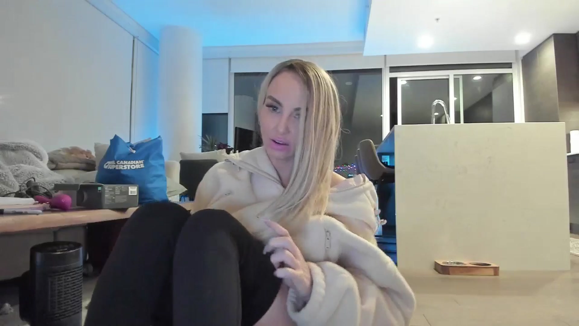 Gallery image thumbnail from Mollyboots's myfreecams stream on, 01/05/2025, 03:40 image 4 of 20