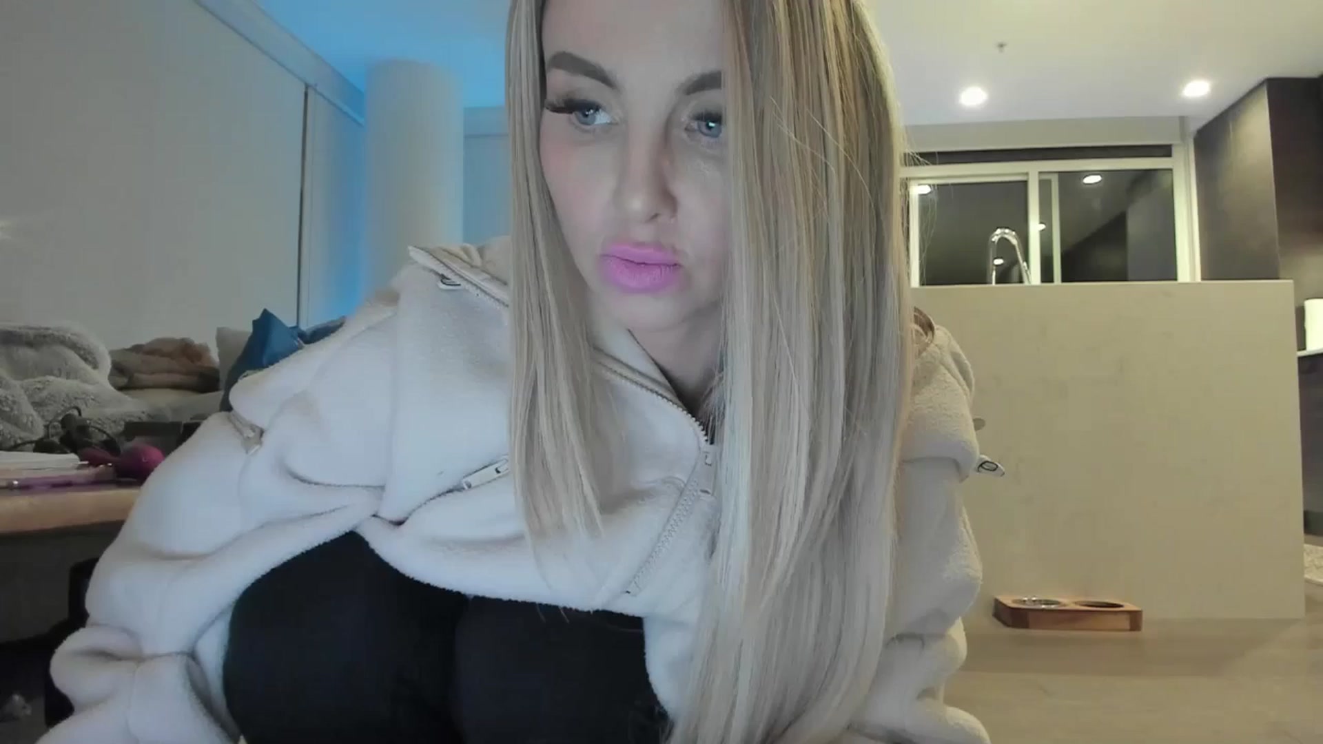 Gallery image thumbnail from Mollyboots's myfreecams stream on, 01/05/2025, 03:40 image 1 of 20