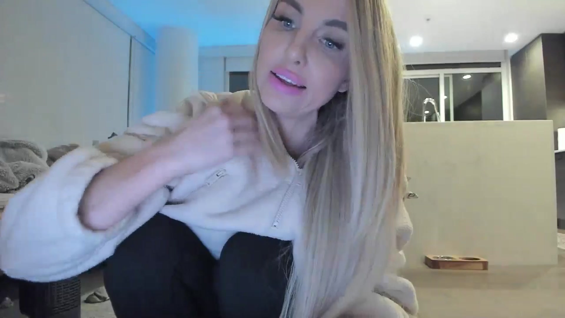 Gallery image thumbnail from Mollyboots's myfreecams stream on, 01/05/2025, 03:40 image 2 of 20