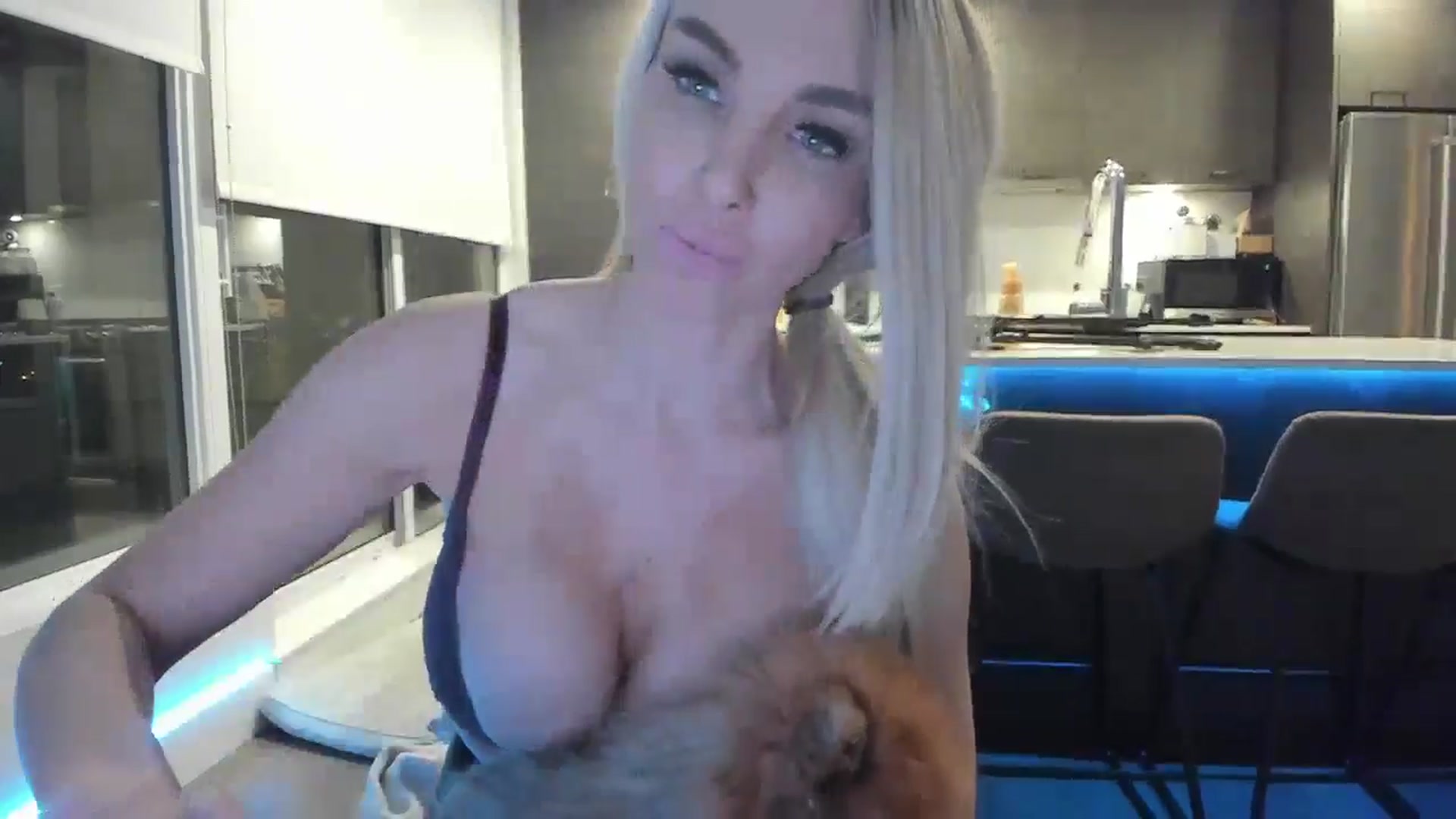 Gallery image thumbnail from Mollyboots's myfreecams stream on, 02/06/2025, 04:32 image 2 of 20