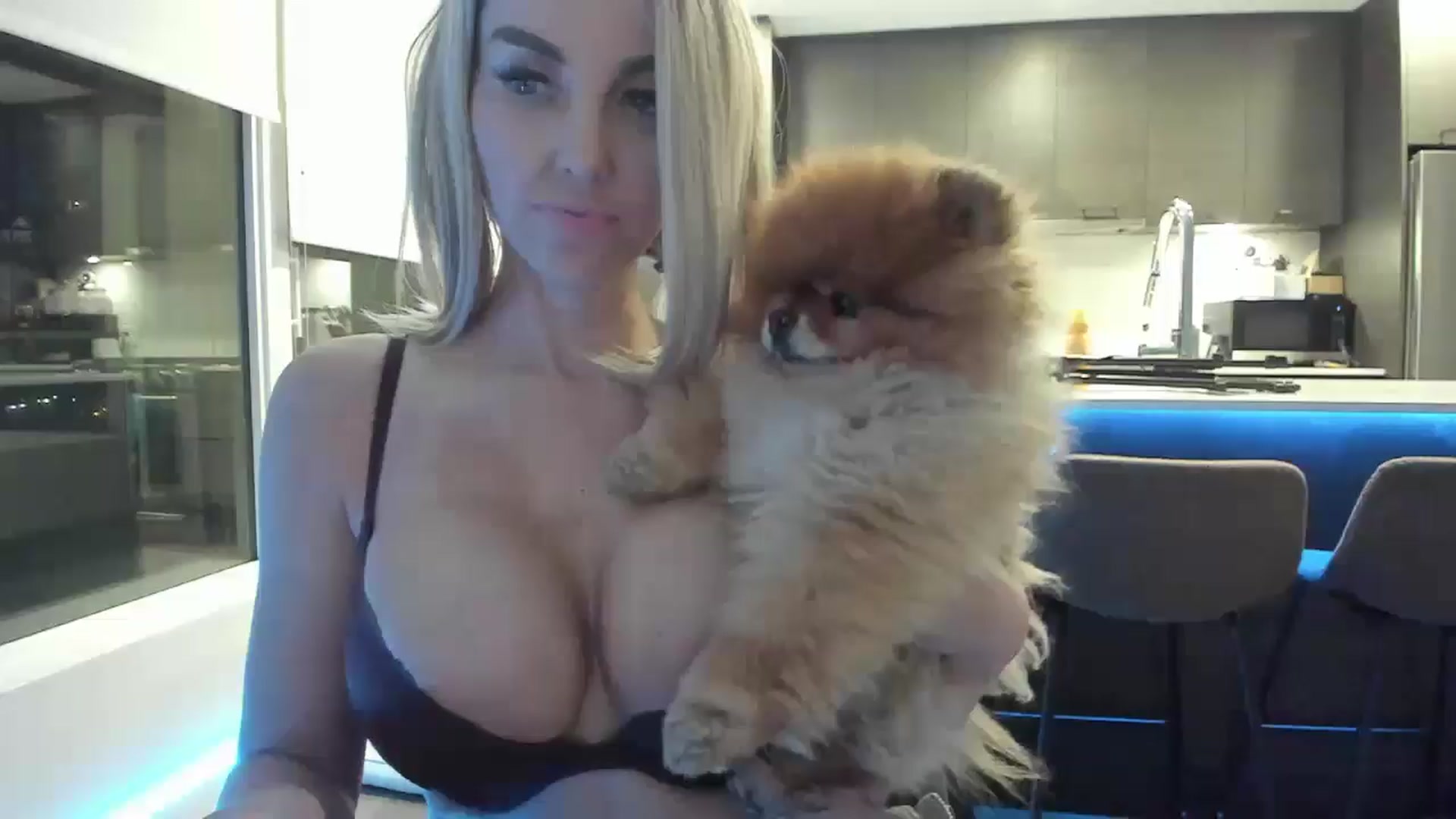 Gallery image thumbnail from Mollyboots's myfreecams stream on, 02/06/2025, 04:32 image 18 of 20
