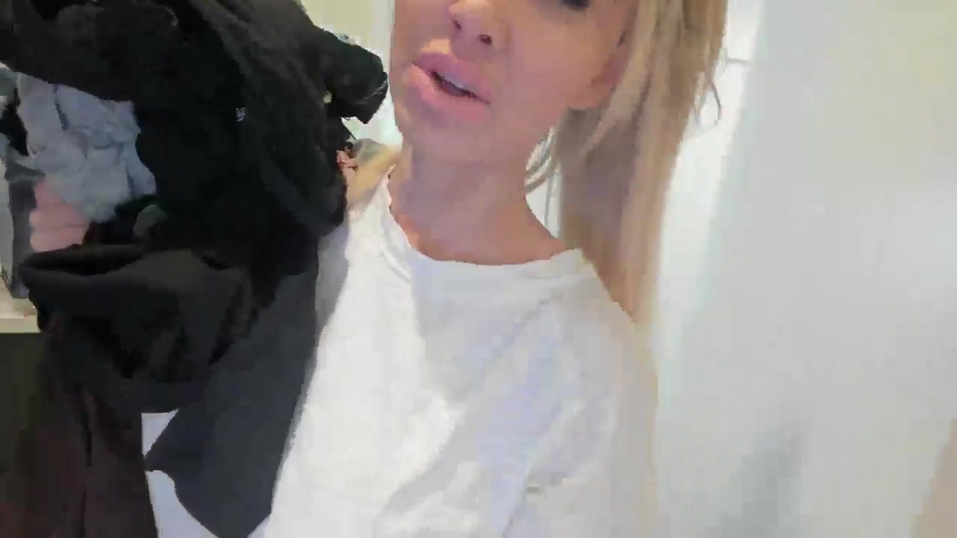 Gallery image thumbnail from Mollyboots's myfreecams stream on, 02/22/2025, 21:56 image 2 of 20