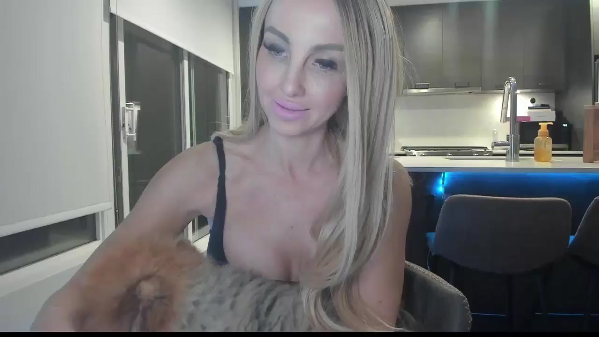 Gallery image thumbnail from Mollyboots's myfreecams stream on, 03/03/2025, 04:43 image 1 of 20