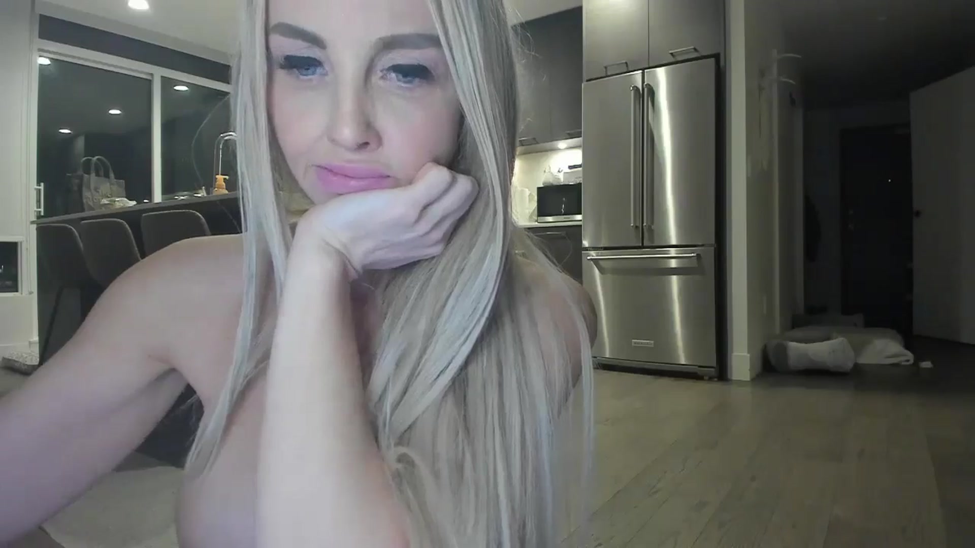Gallery image thumbnail from Mollyboots's myfreecams stream on, 04/01/2025, 03:53 image 19 of 20