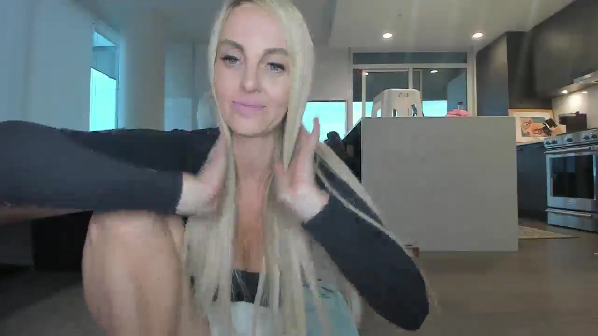 Gallery image thumbnail from Mollyboots's myfreecams stream on, 06/27/2025, 04:07 image 6 of 20